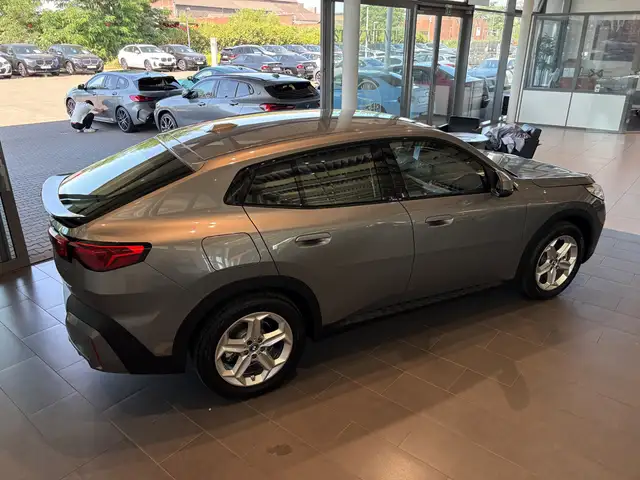 BMW Ix2 view 8
