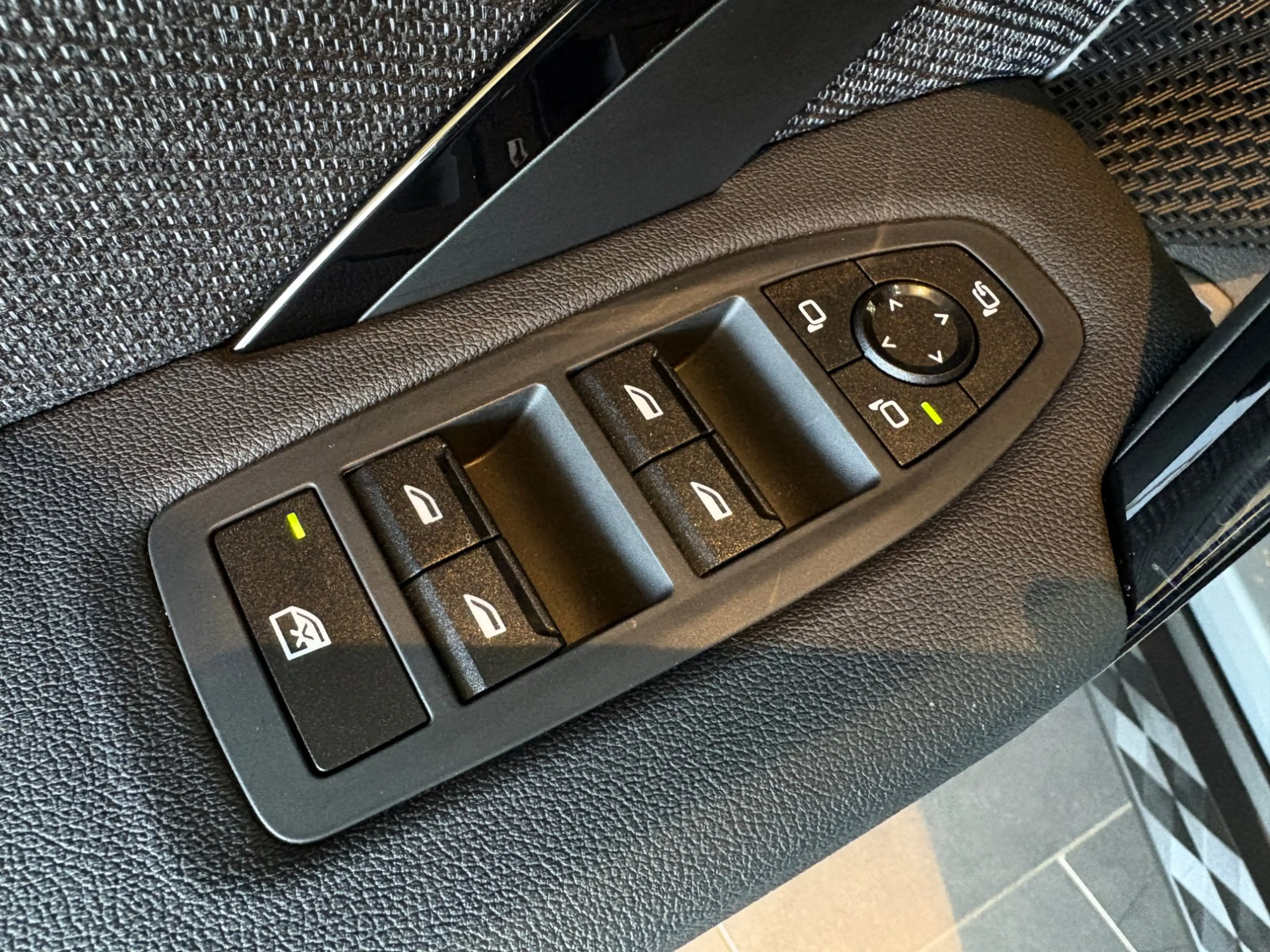 BMW iX2 ix2 xDrive30 Navi Tempom.aktiv Bluetooth PDC HeadU — photo 5