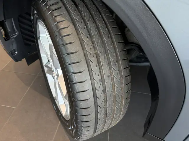 BMW Ix2 view 4