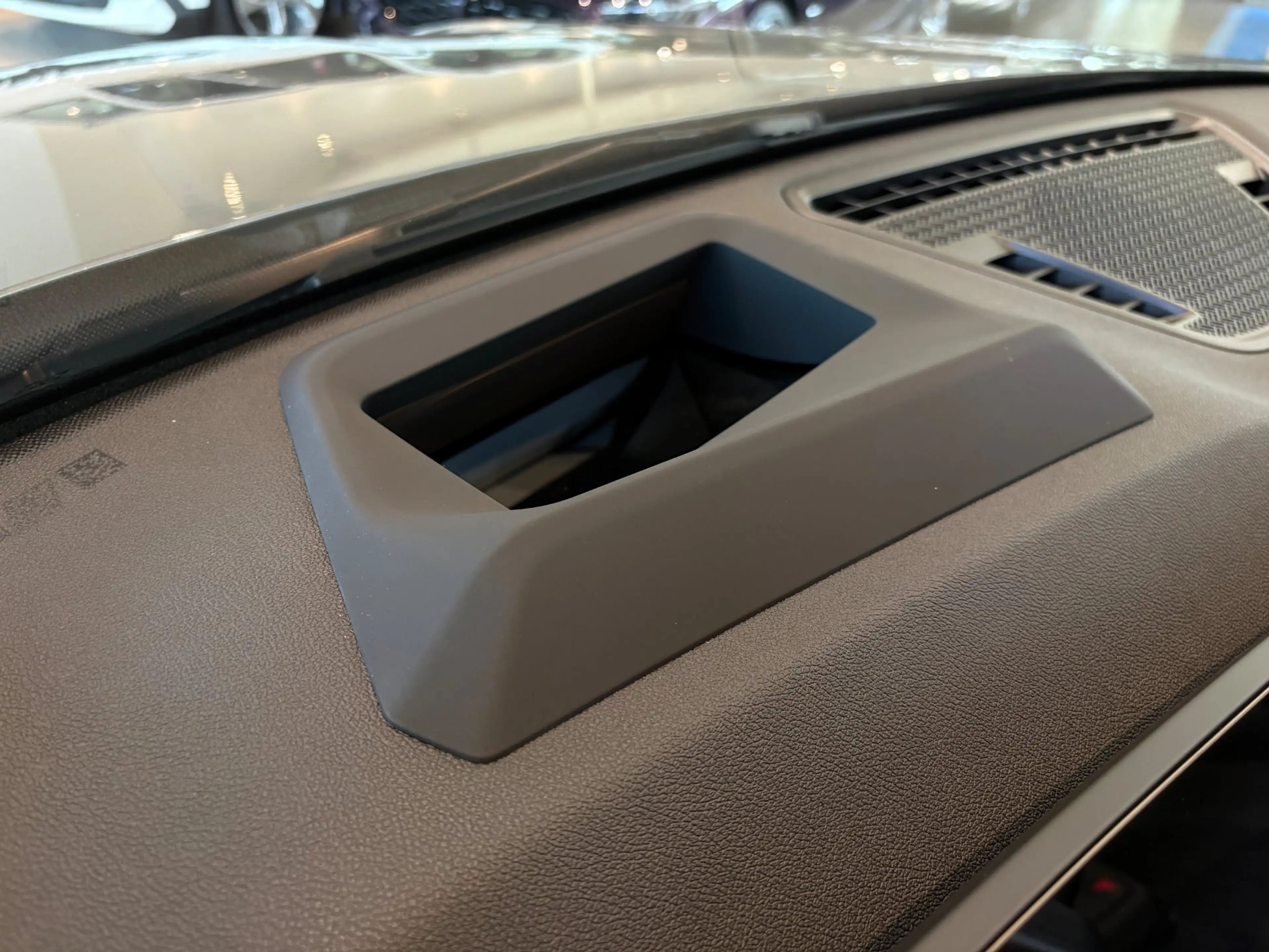 BMW iX2 ix2 xDrive30 Navi Tempom.aktiv Bluetooth PDC HeadU — photo 2