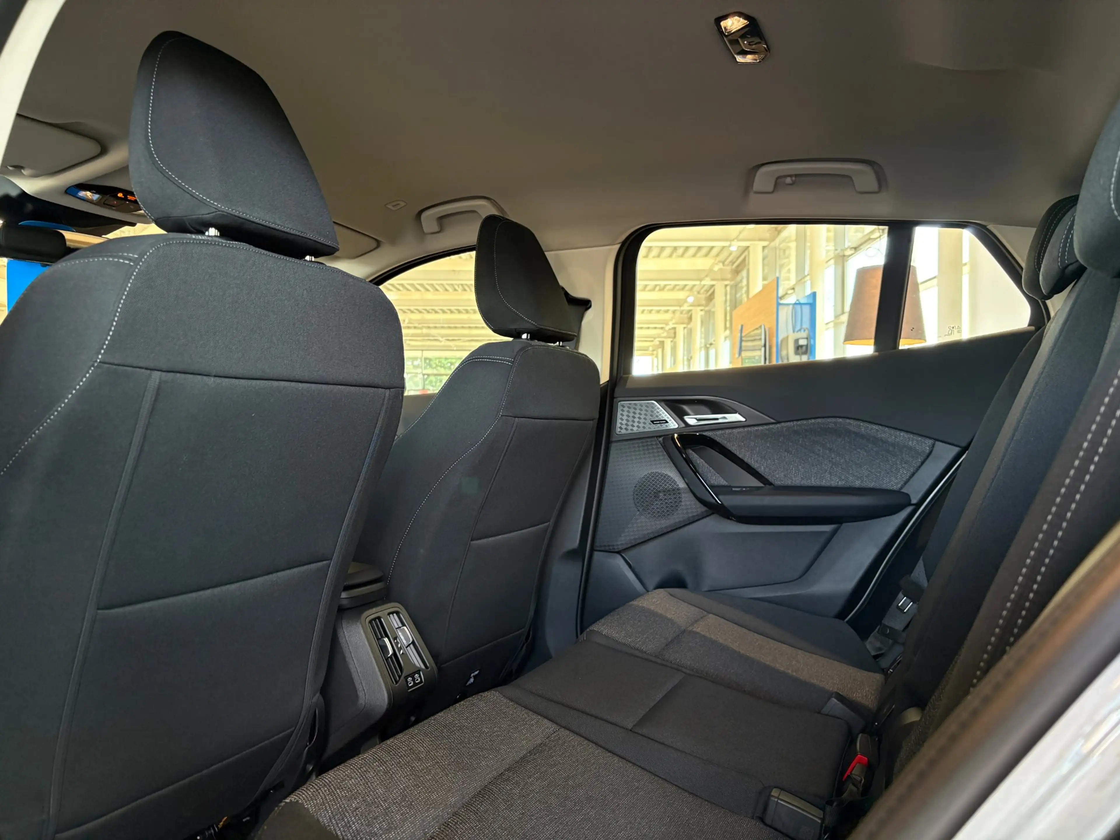 BMW iX2 ix2 xDrive30 Navi Tempom.aktiv Bluetooth PDC HeadU — photo 7