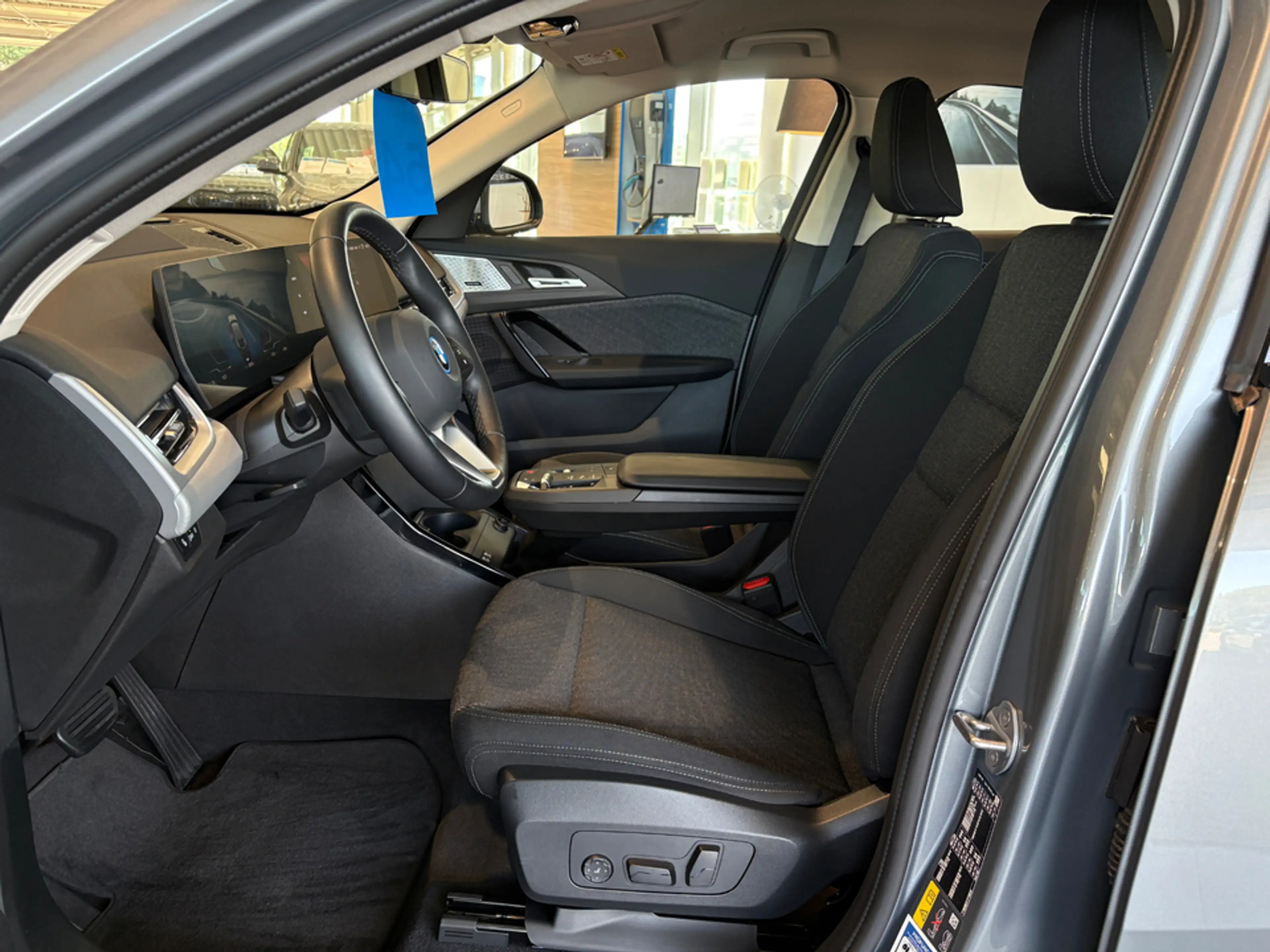 BMW iX2 ix2 xDrive30 Navi Tempom.aktiv Bluetooth PDC HeadU — photo 13
