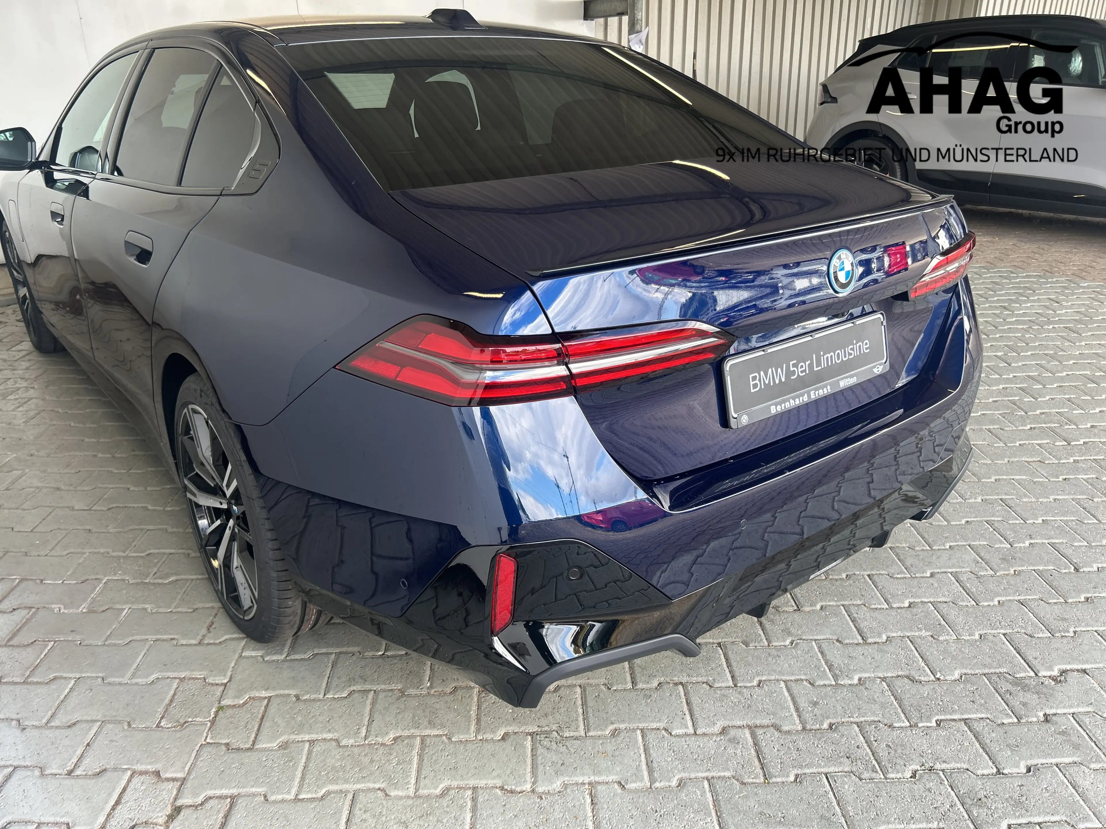 BMW 550 e xDrive Limousine — photo 13
