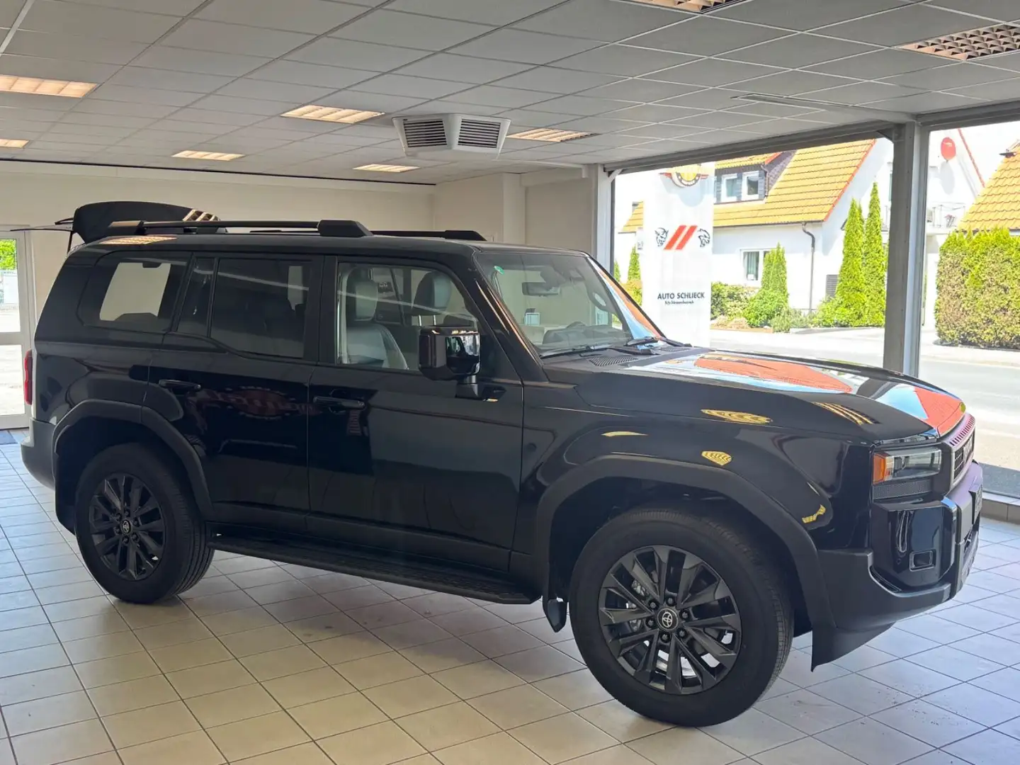 Toyota Land Cruiser 2025 Land Cruiser PREMIUM 2.4 iForce Max Hybrid Czarny - 2