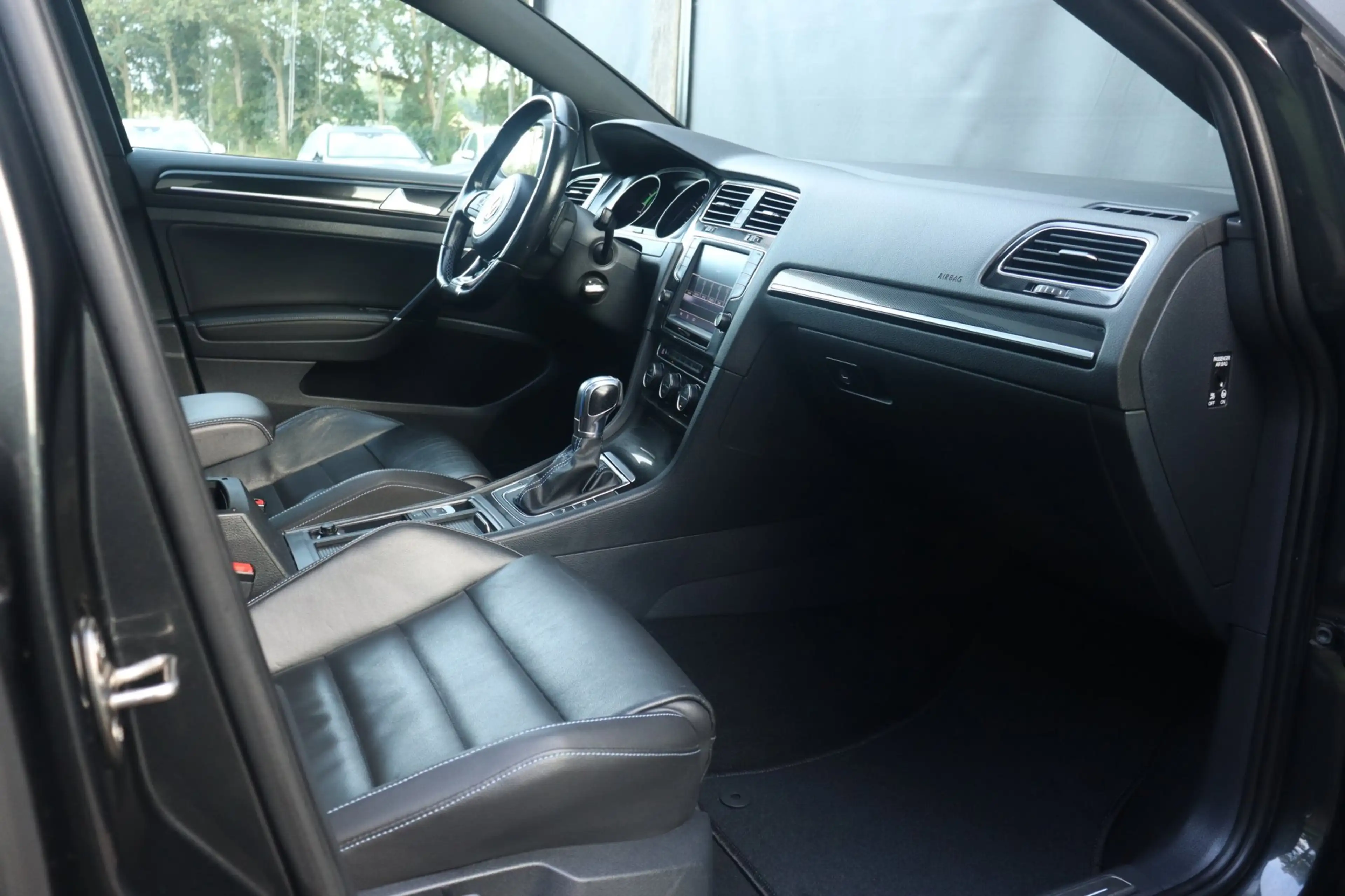 Volkswagen Golf GTE 1.4 TSI — photo 10