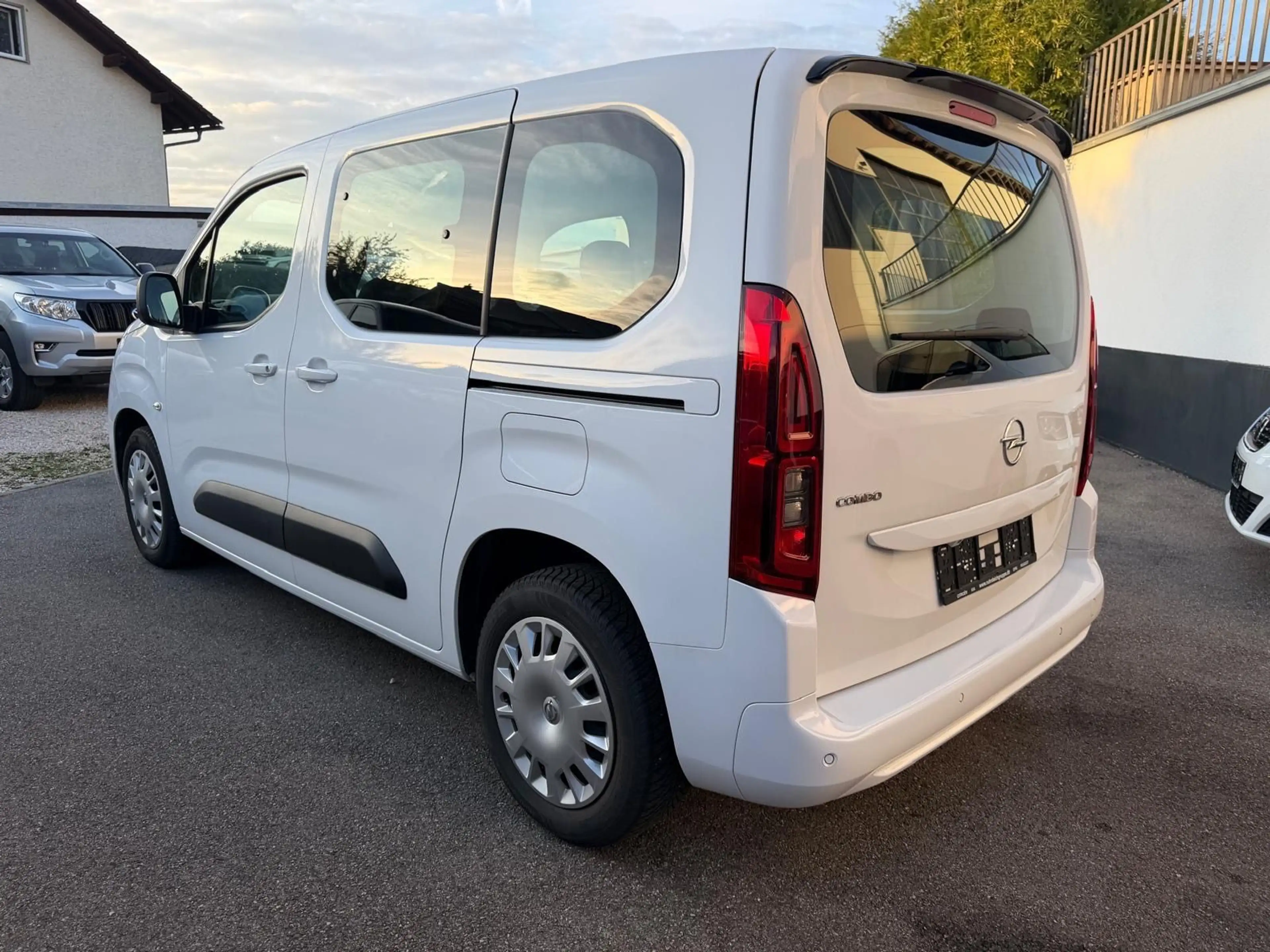 Opel Combo Life E Edition 180*CAM/20tkm/1.Hd — photo 4