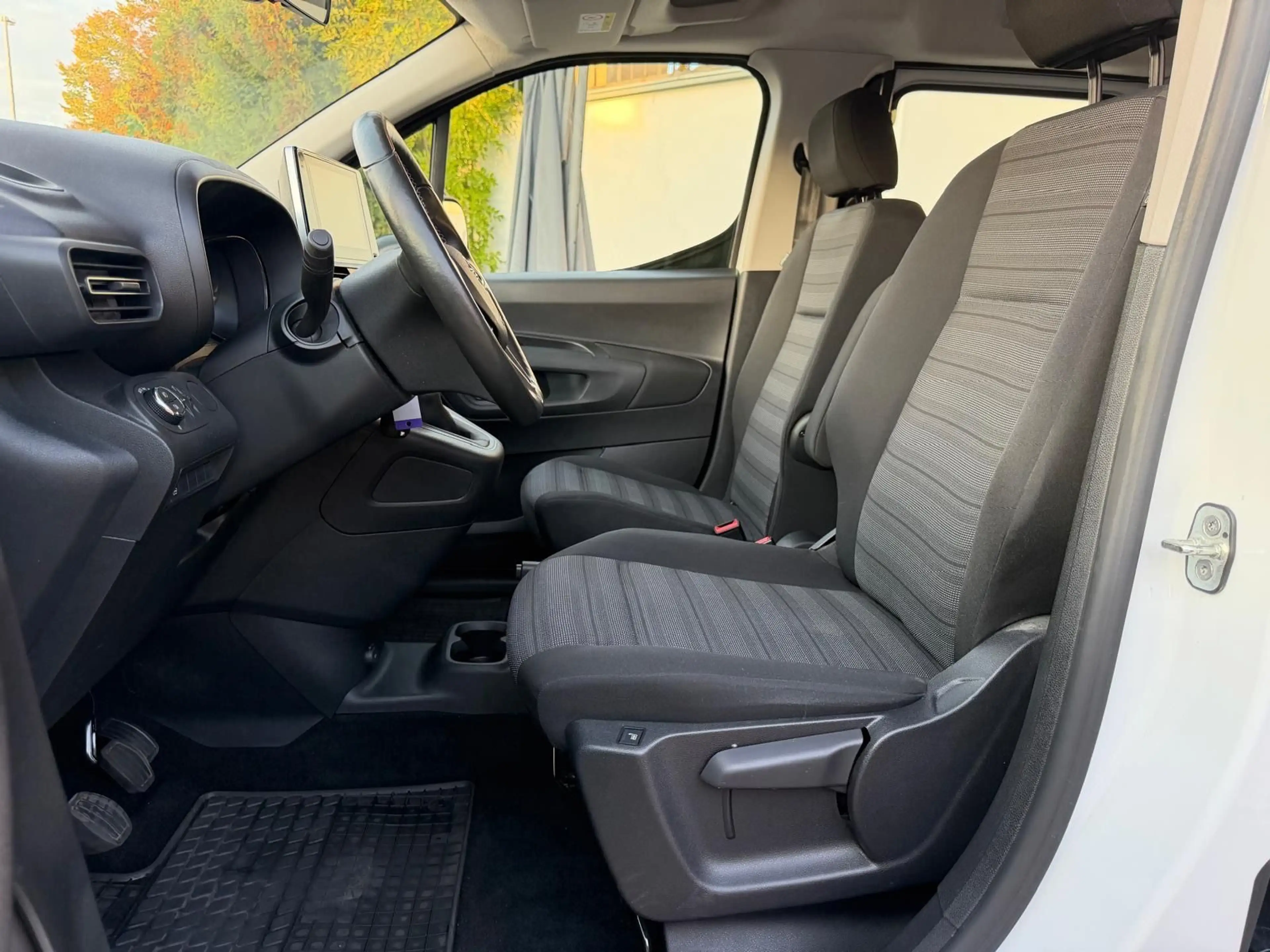 Opel Combo Life E Edition 180*CAM/20tkm/1.Hd — photo 9
