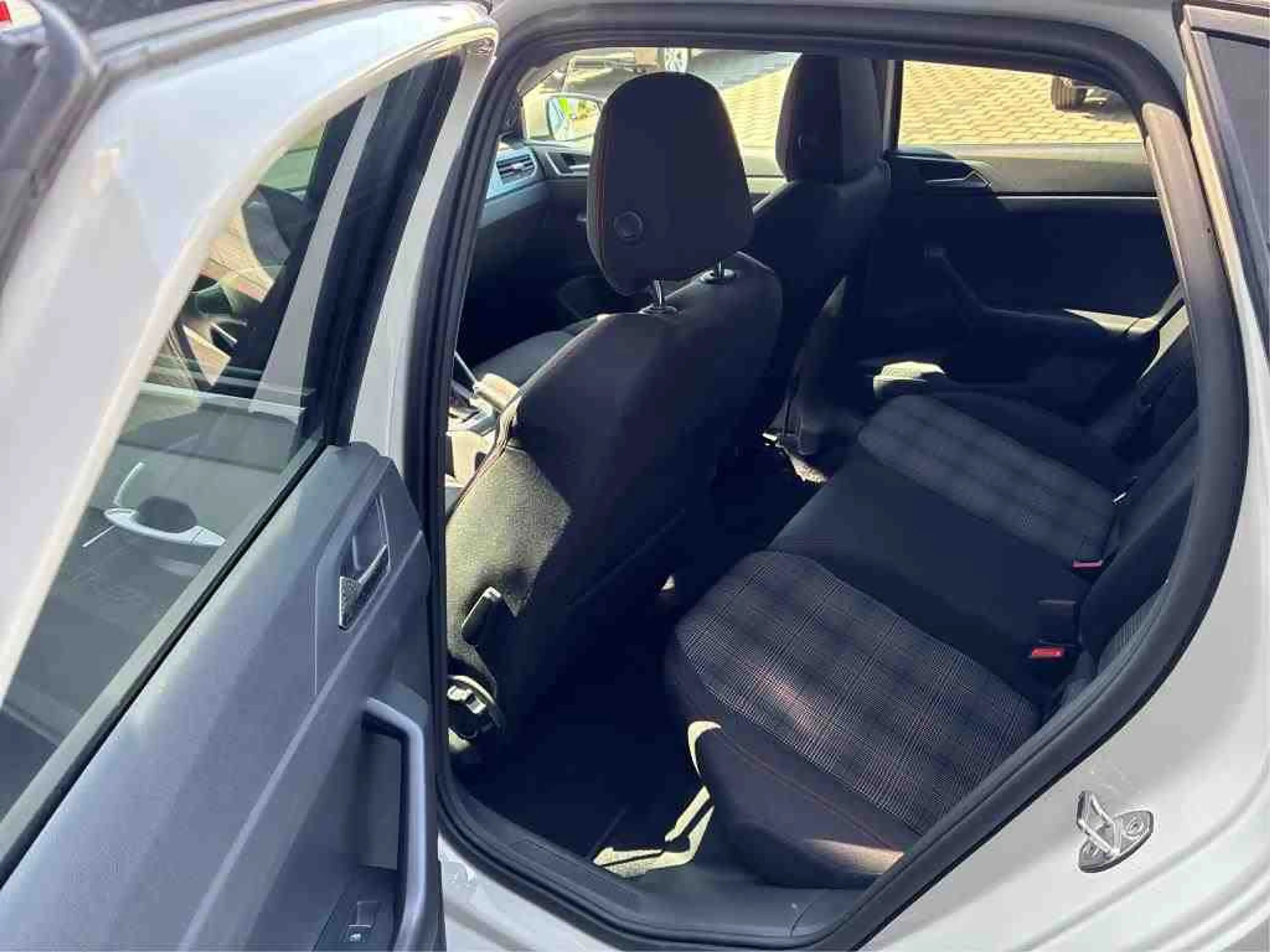 Volkswagen Polo GTI 2.0 TSI DSG ACC Travel Sitzh LED PDC — photo 9