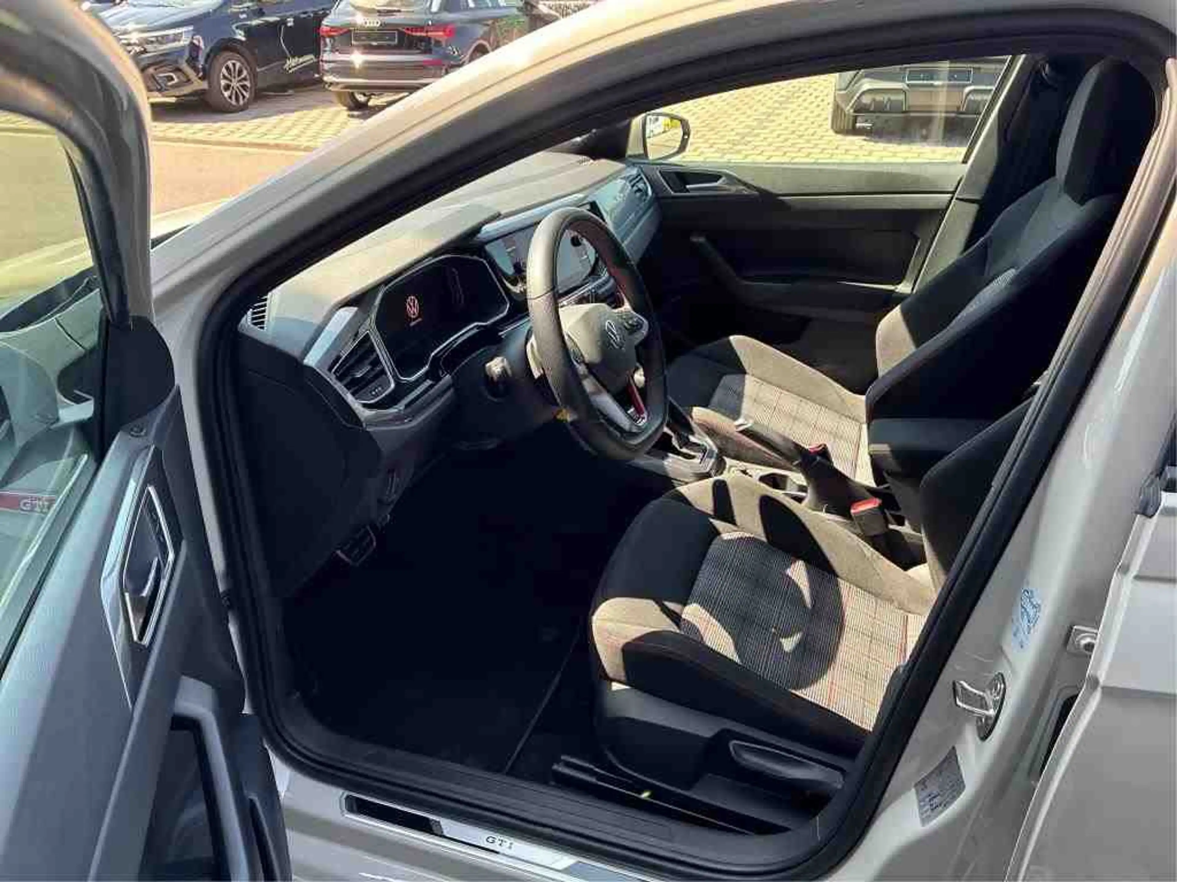 Volkswagen Polo GTI 2.0 TSI DSG ACC Travel Sitzh LED PDC — photo 8