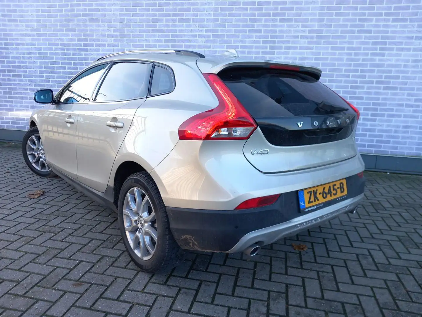 Volvo V40 Cross Country 1.5 T3 Polar+ Luxury | Navi | Lederen Bekleding | Brun - 2