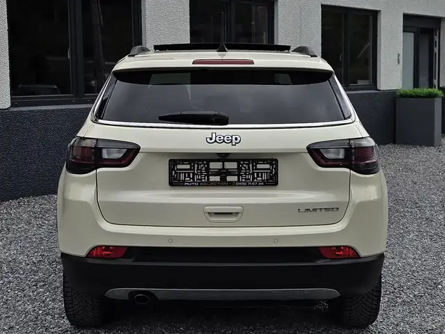 Jeep Compass view 4