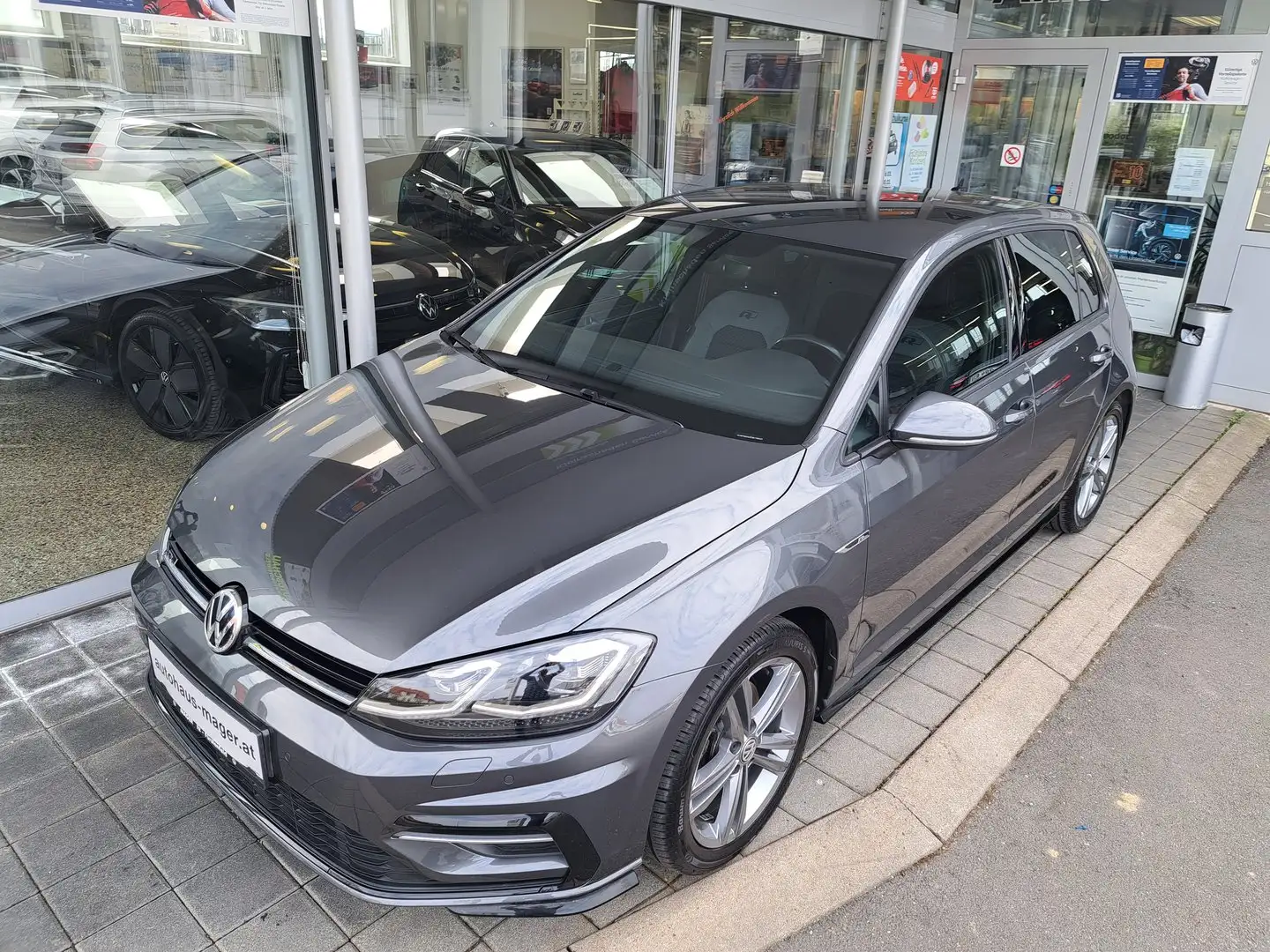 Volkswagen Golf Rabbit 1,5 TSI ACT DSG Grau - 2