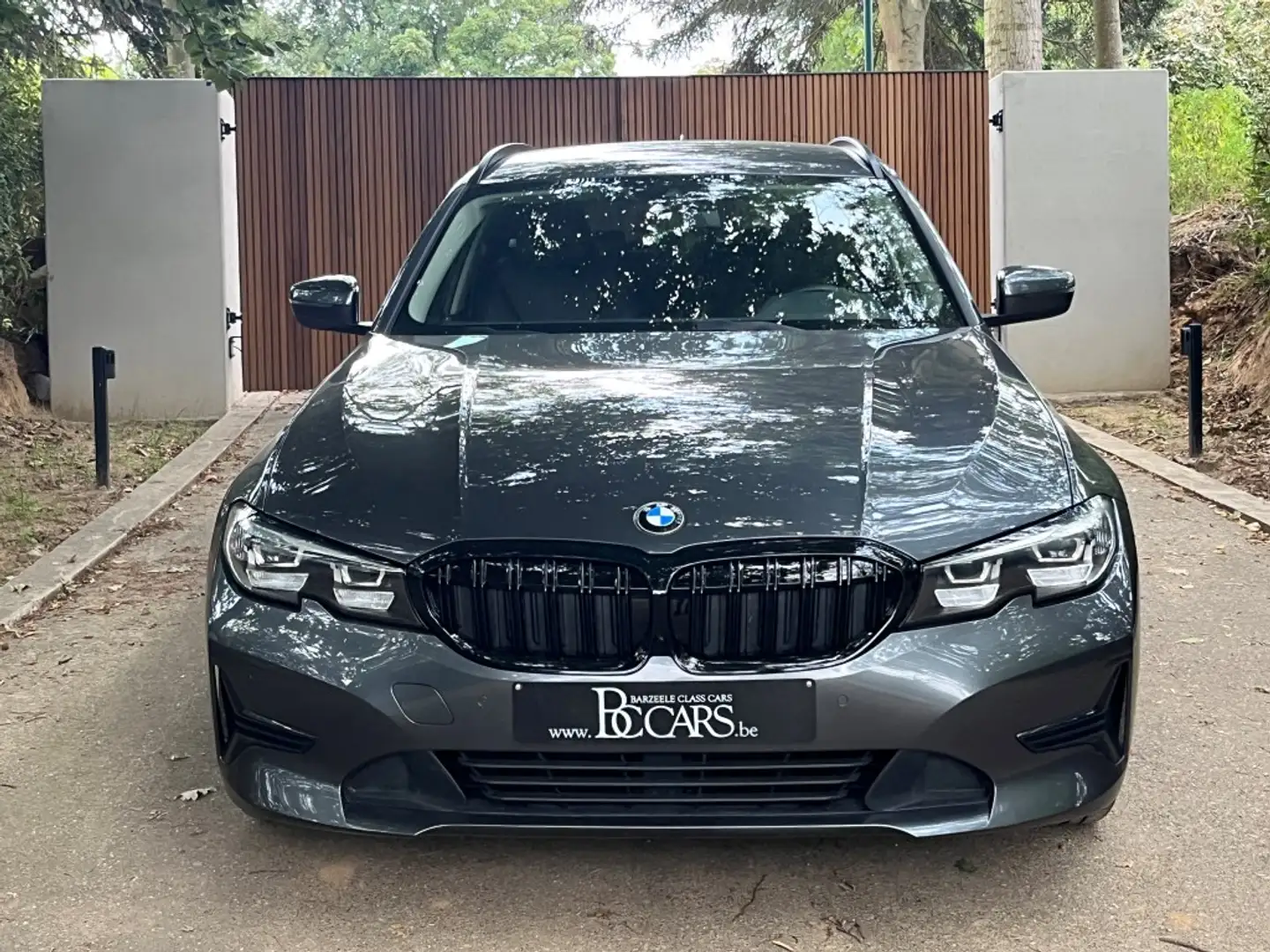 BMW 330 ea Led-Navi-Cockpit Pro-Leer-Zetelverw-Cam-19" Grijs - 2