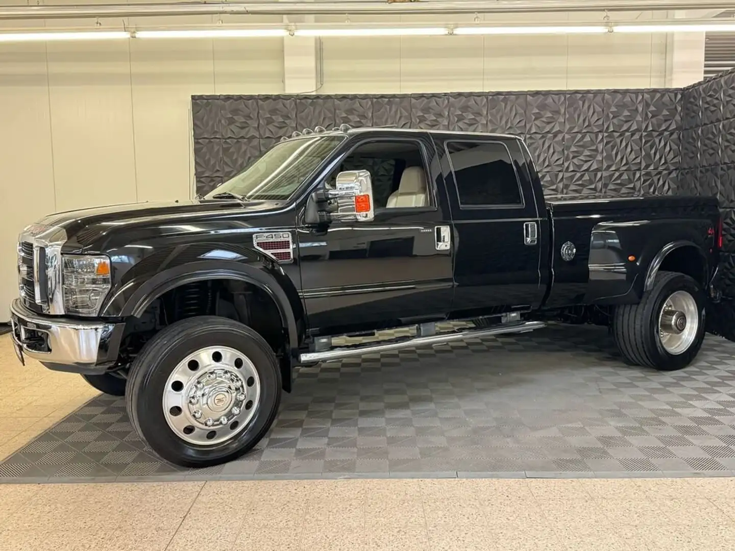 Ford F 450 Schwarz - 1