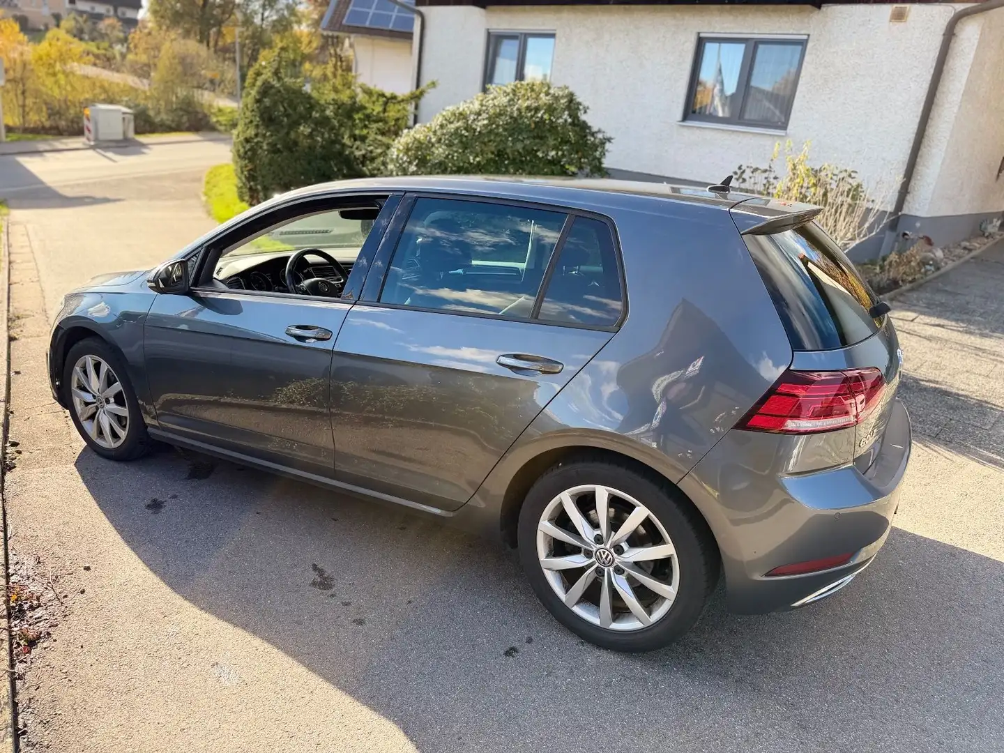 Volkswagen Golf VII Lim. Highline BMT/Start-Stopp Grau - 2