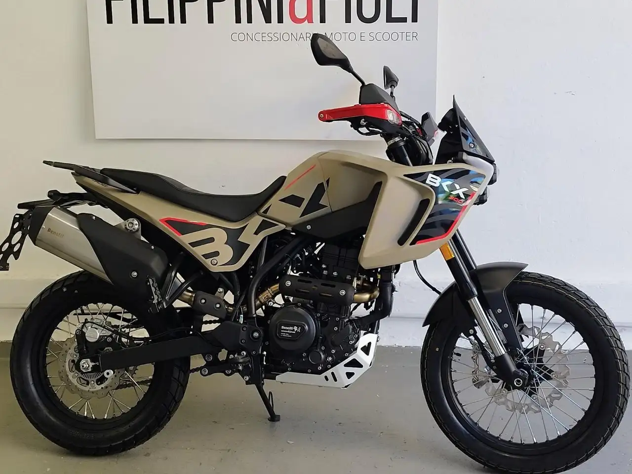 Benelli TRK 251