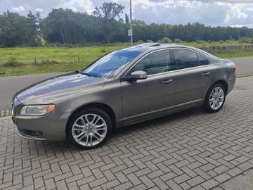 4.4 V8 AWD Momentum