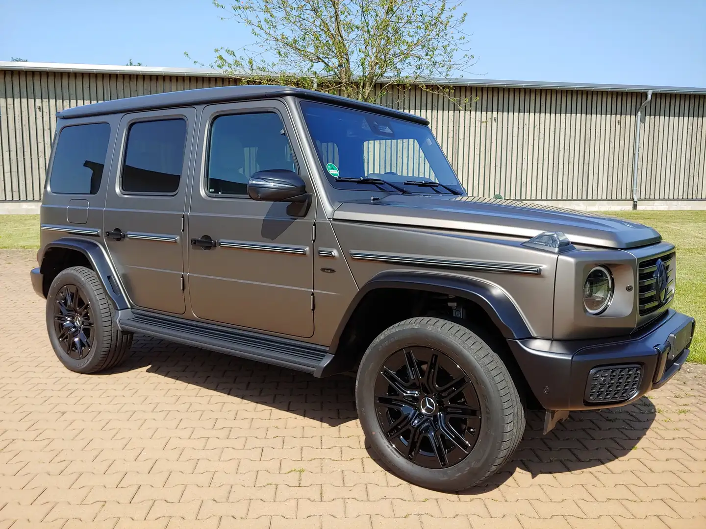 Mercedes-Benz G 580 580 EQ Neuw.AMG SUPERIOR MBUX 635 Km 154.621 Netto Grau - 1