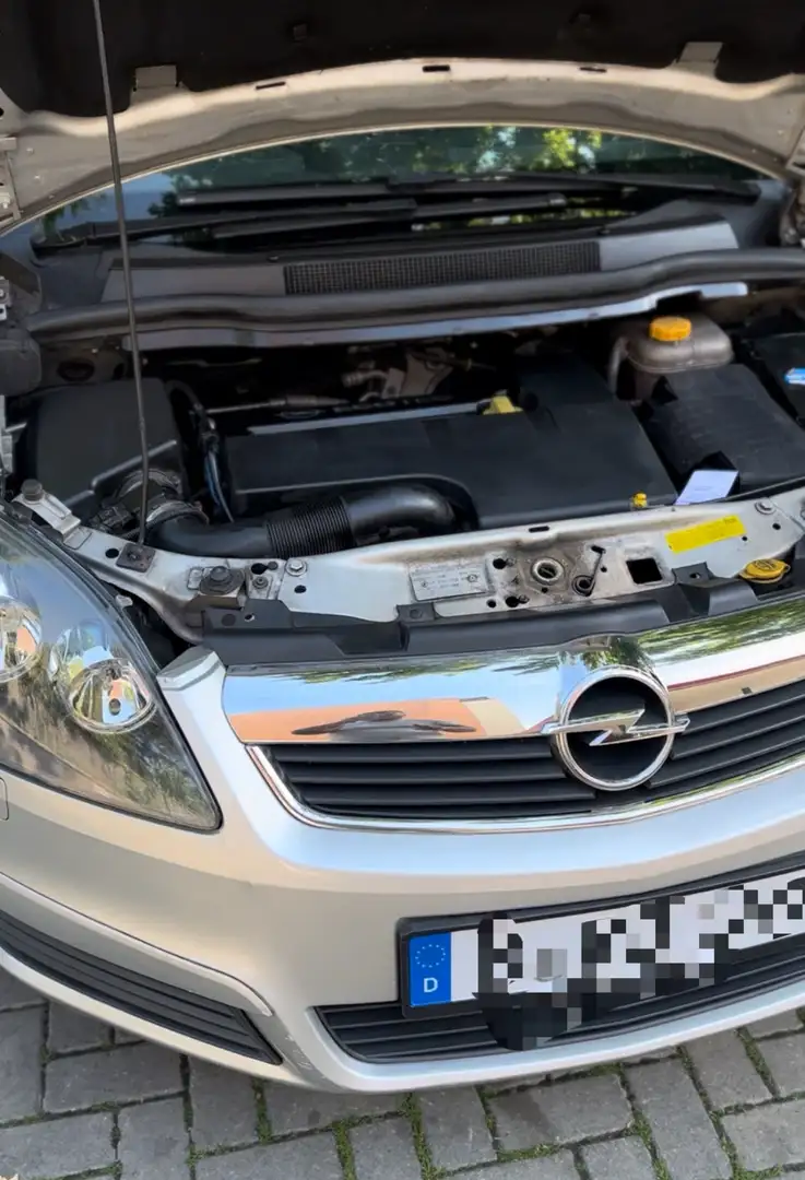 Opel Zafira 2.2 Sport - 2