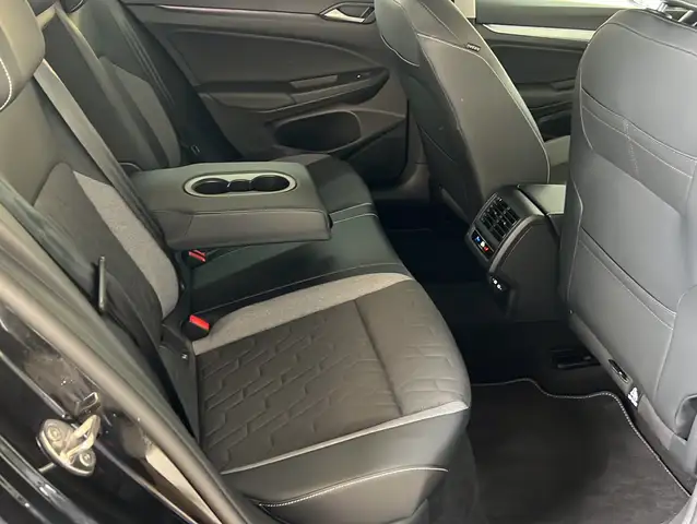 Volkswagen Golf view 23