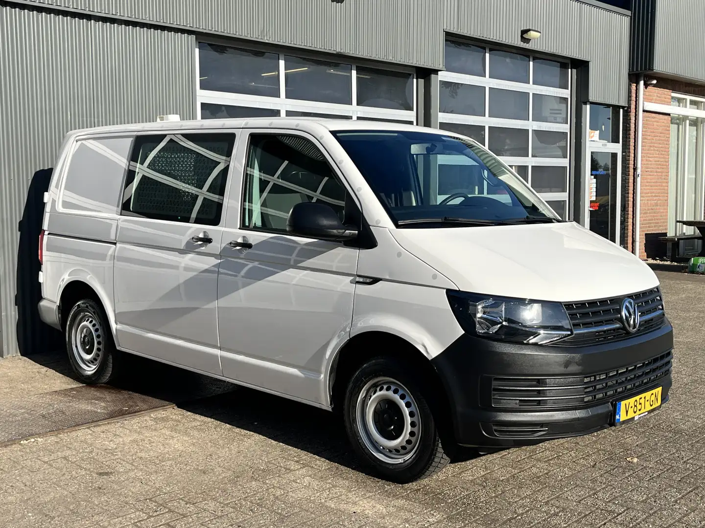 Volkswagen T6 Transporter 2.0 TDI L1H1 150pk DSG Automaat Airco Telefoonvoor Wit - 1