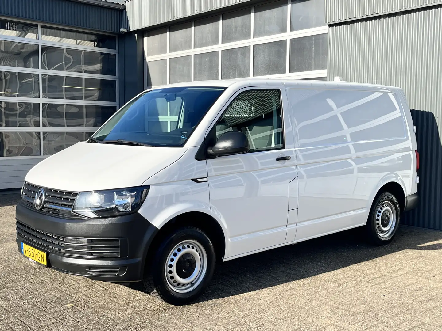 Volkswagen T6 Transporter 2.0 TDI L1H1 150pk DSG Automaat Airco Telefoonvoor Wit - 2