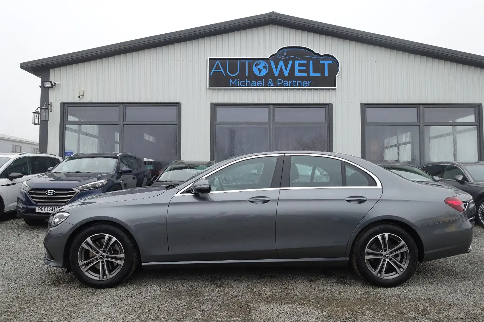 Mercedes-Benz E 200 Aut.LED NAV APP DAB KAM T-Leder SITZH 17' Grau - 1