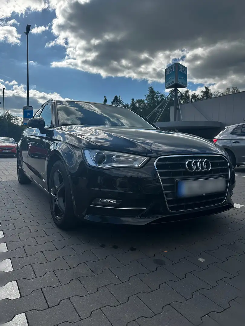Audi A3 Sportback Attraction Schwarz - 1