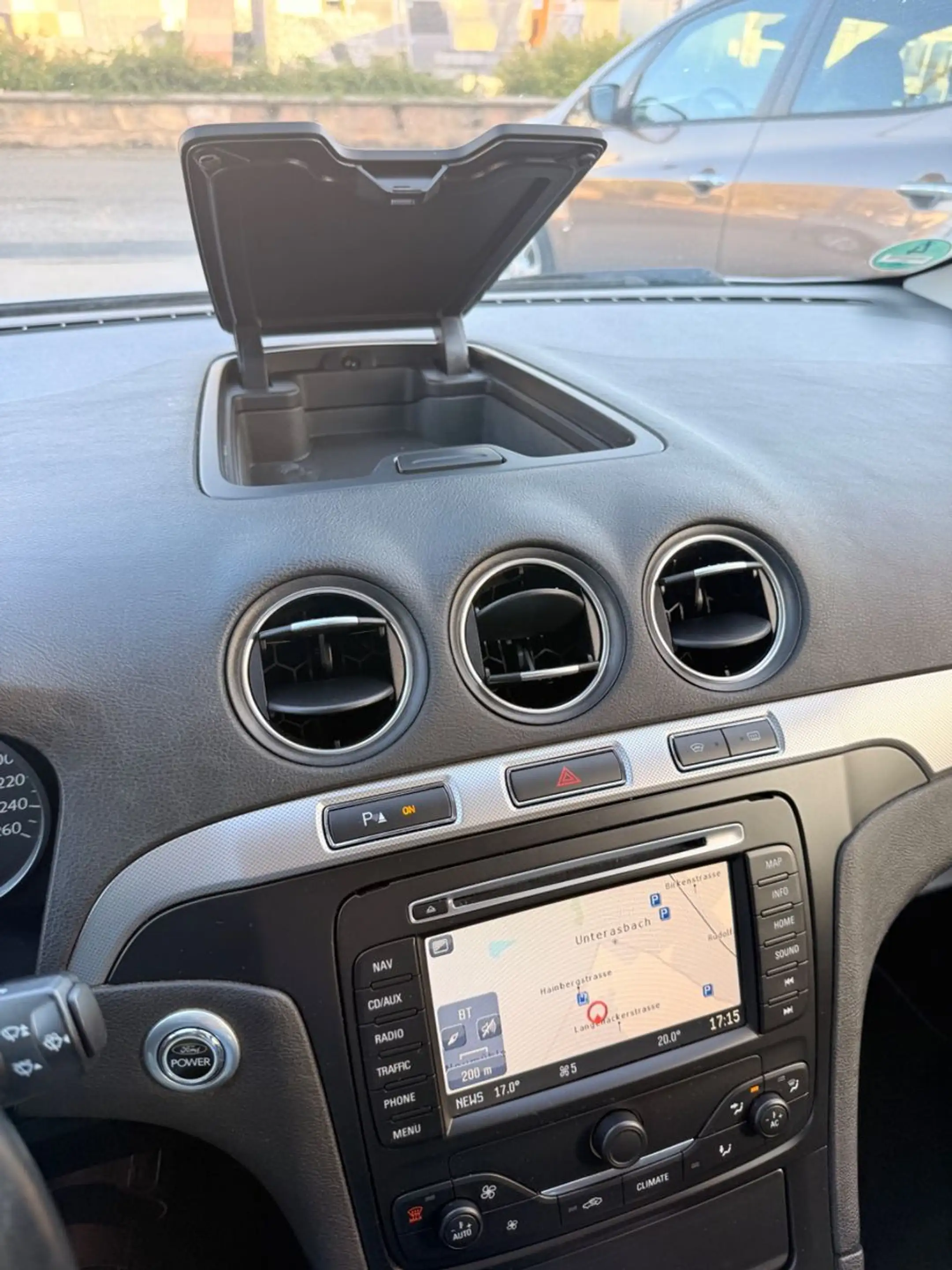 Ford Galaxy Champions Edition — photo 23