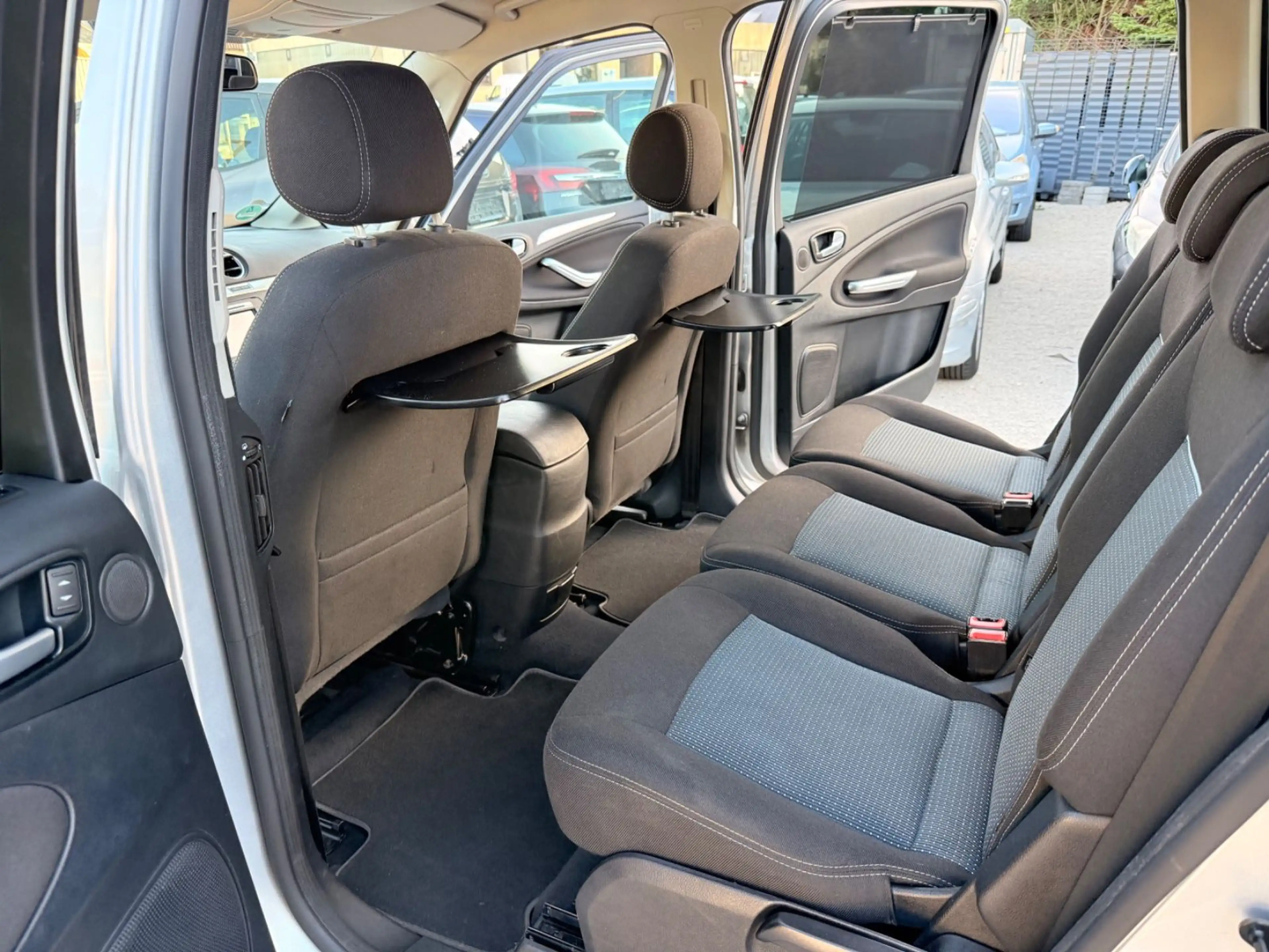 Ford Galaxy Champions Edition — photo 11
