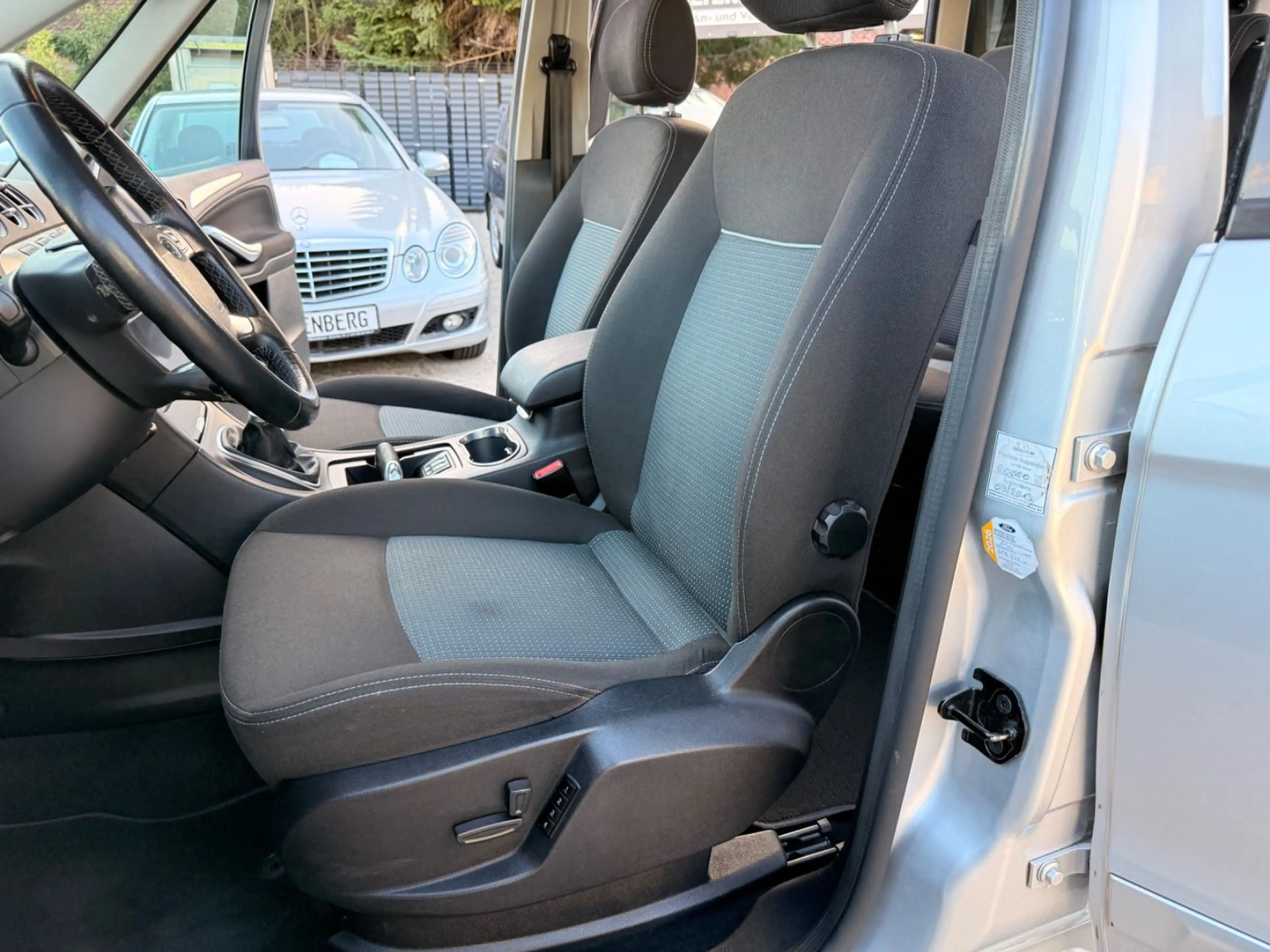 Ford Galaxy Champions Edition — photo 9