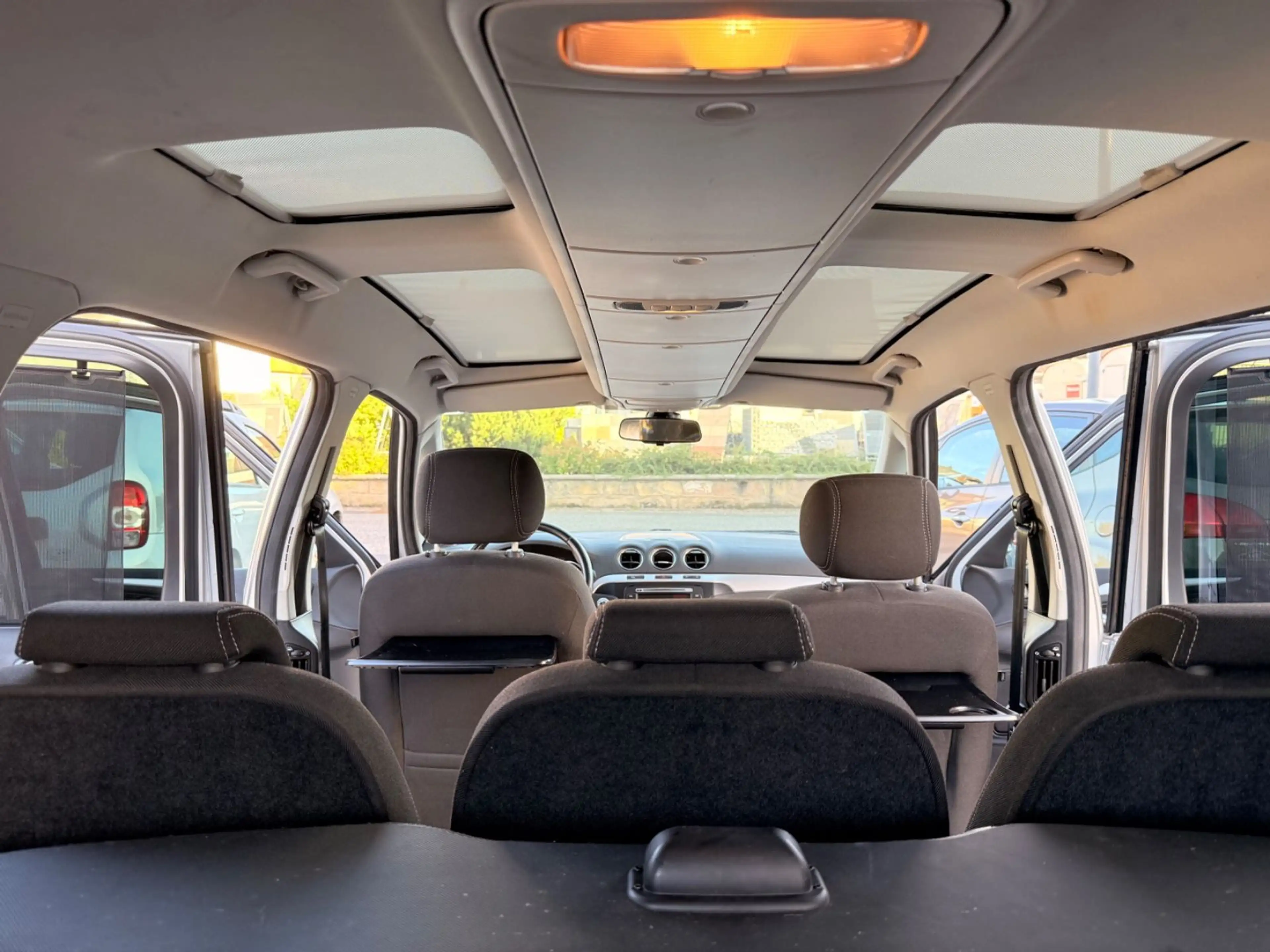 Ford Galaxy Champions Edition — photo 10