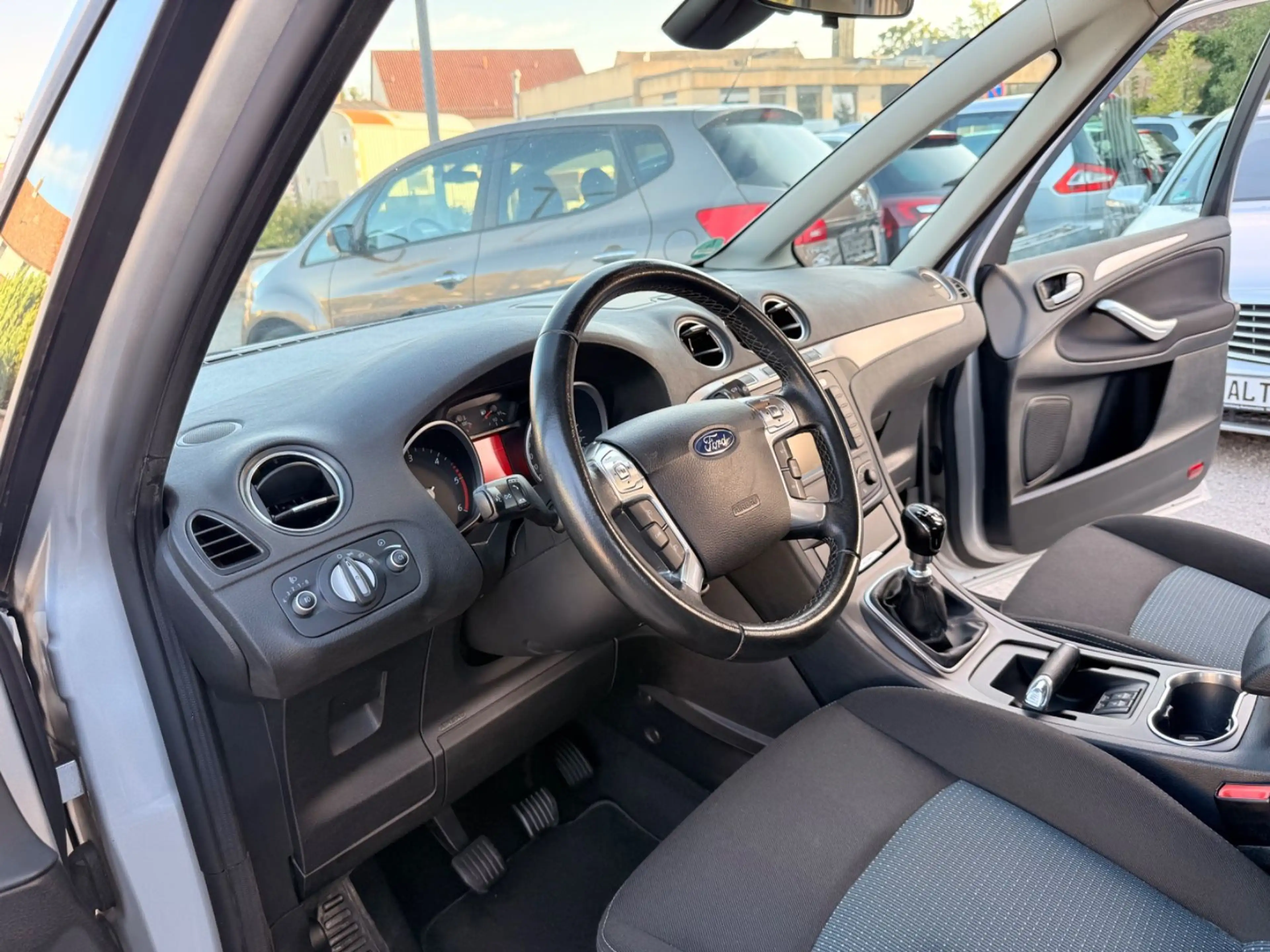 Ford Galaxy Champions Edition — photo 12