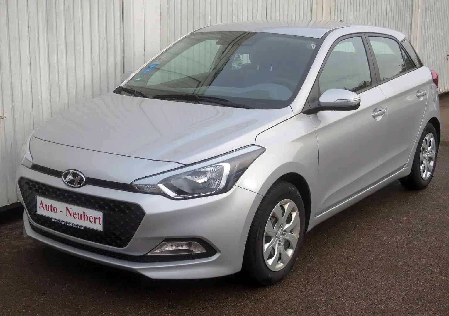 Hyundai i20 Go Silber - 1