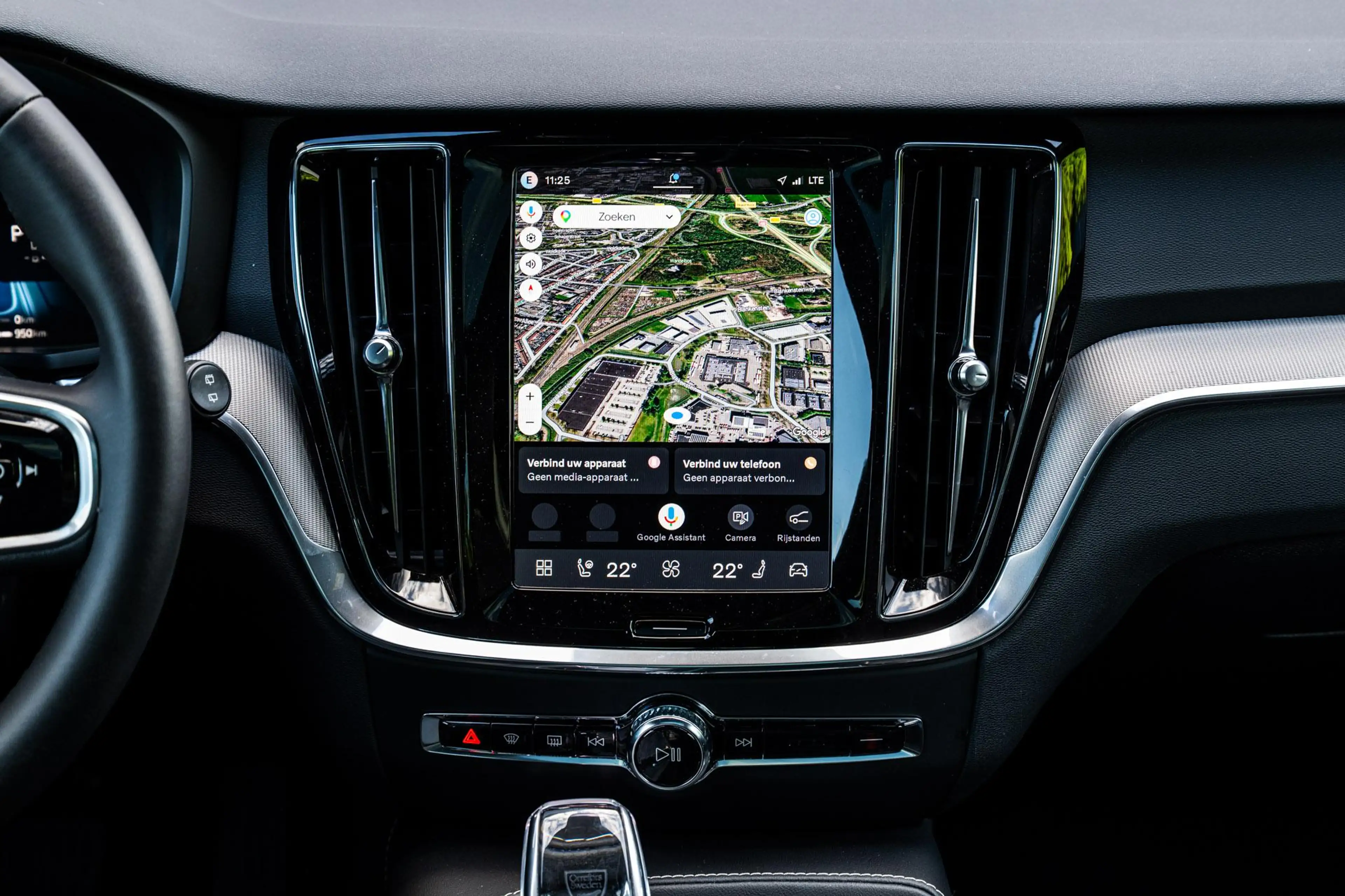 Volvo V60 2.0 T8 Plug-in Hybrid AWD Plus Dark | PHEV Long Ra — photo 12