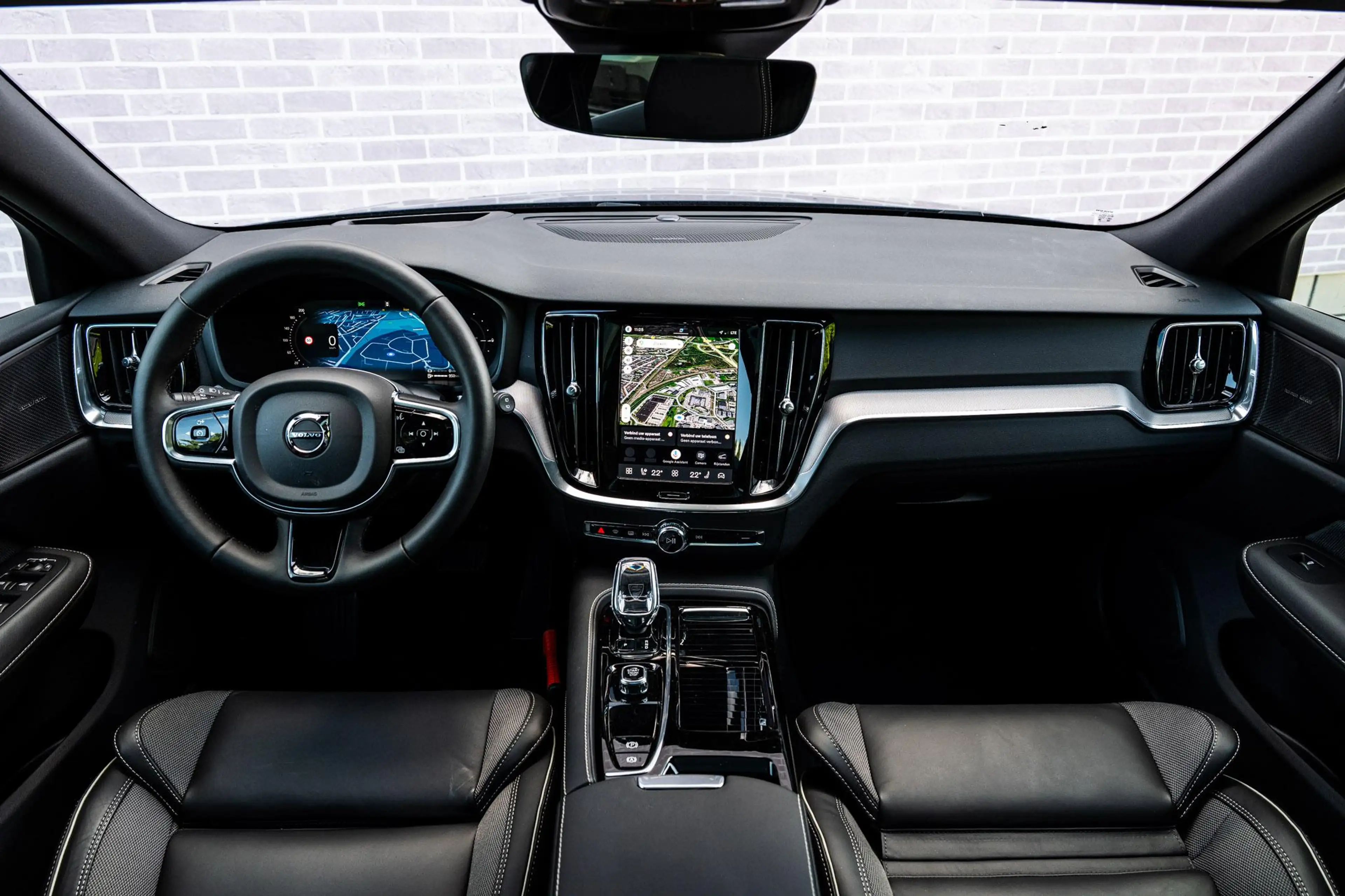 Volvo V60 2.0 T8 Plug-in Hybrid AWD Plus Dark | PHEV Long Ra — photo 5