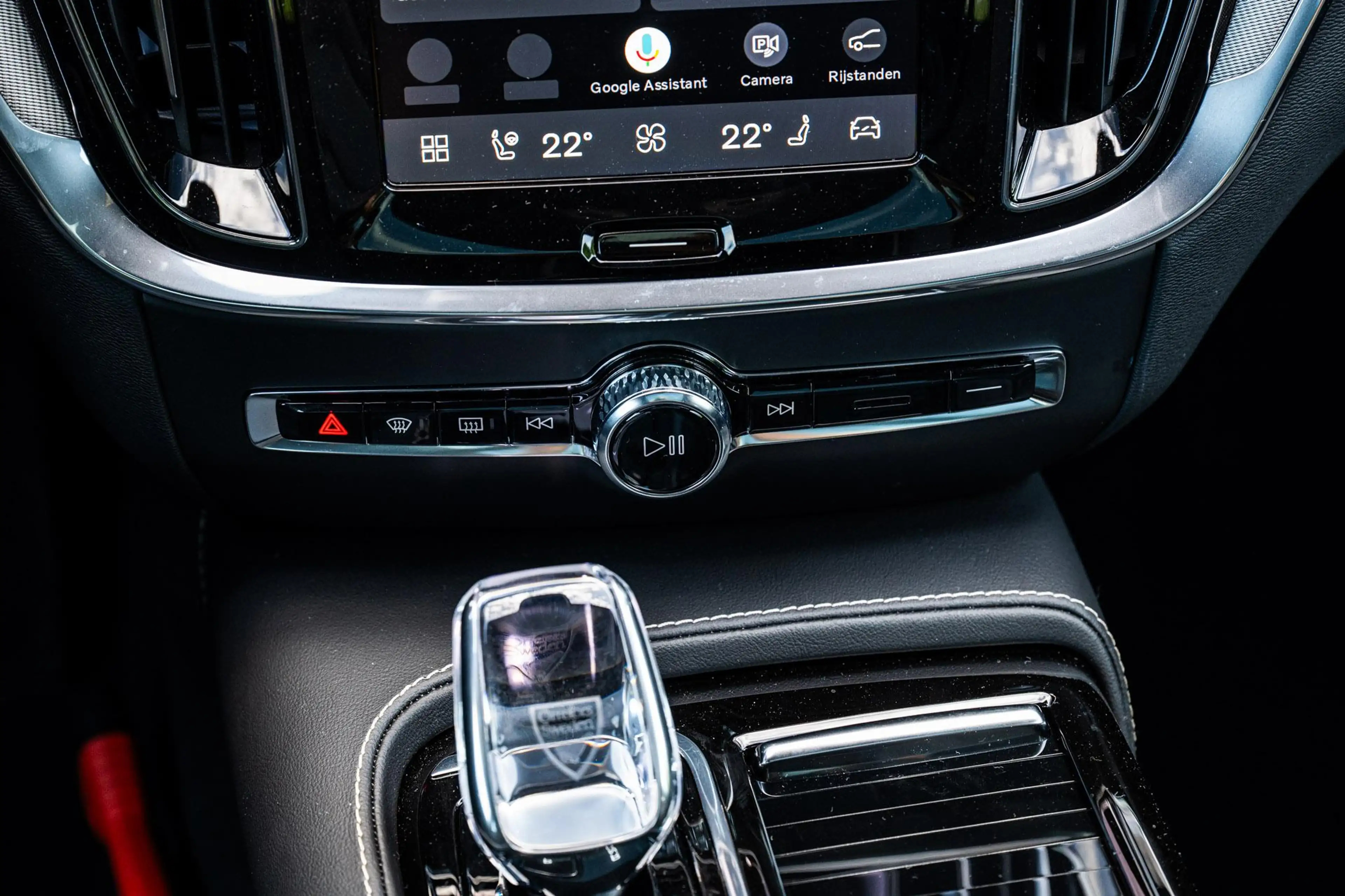 Volvo V60 2.0 T8 Plug-in Hybrid AWD Plus Dark | PHEV Long Ra — photo 14