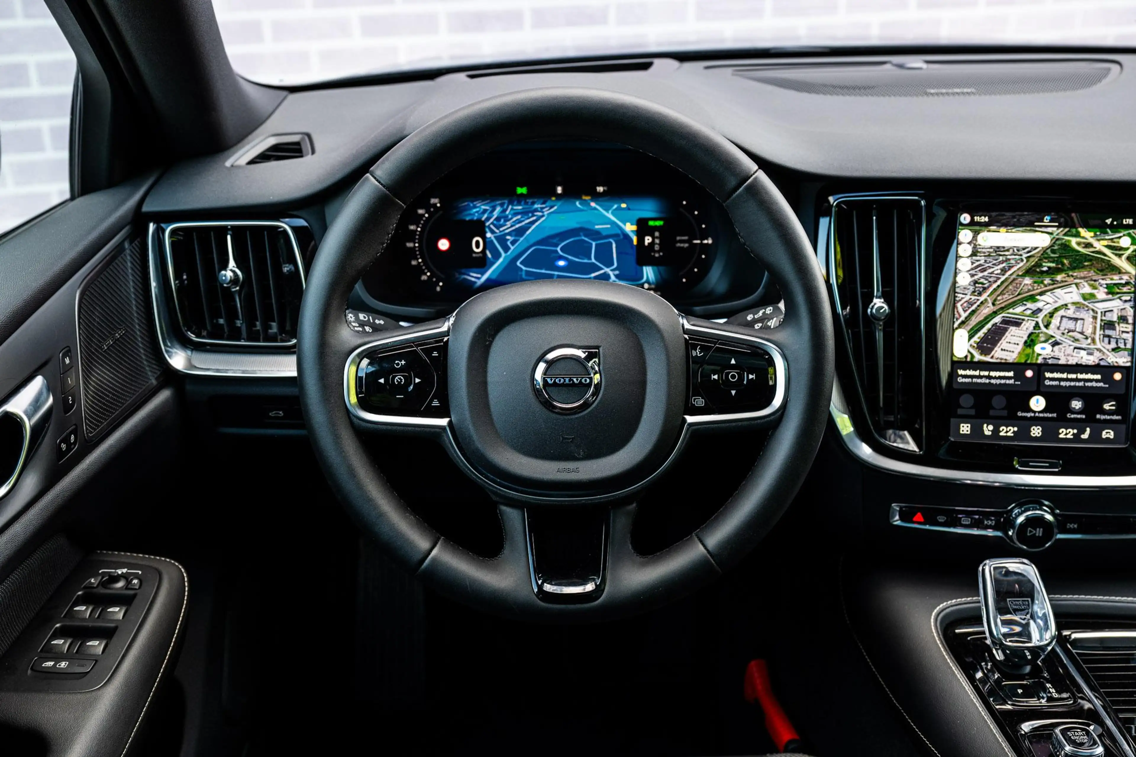Volvo V60 2.0 T8 Plug-in Hybrid AWD Plus Dark | PHEV Long Ra — photo 3