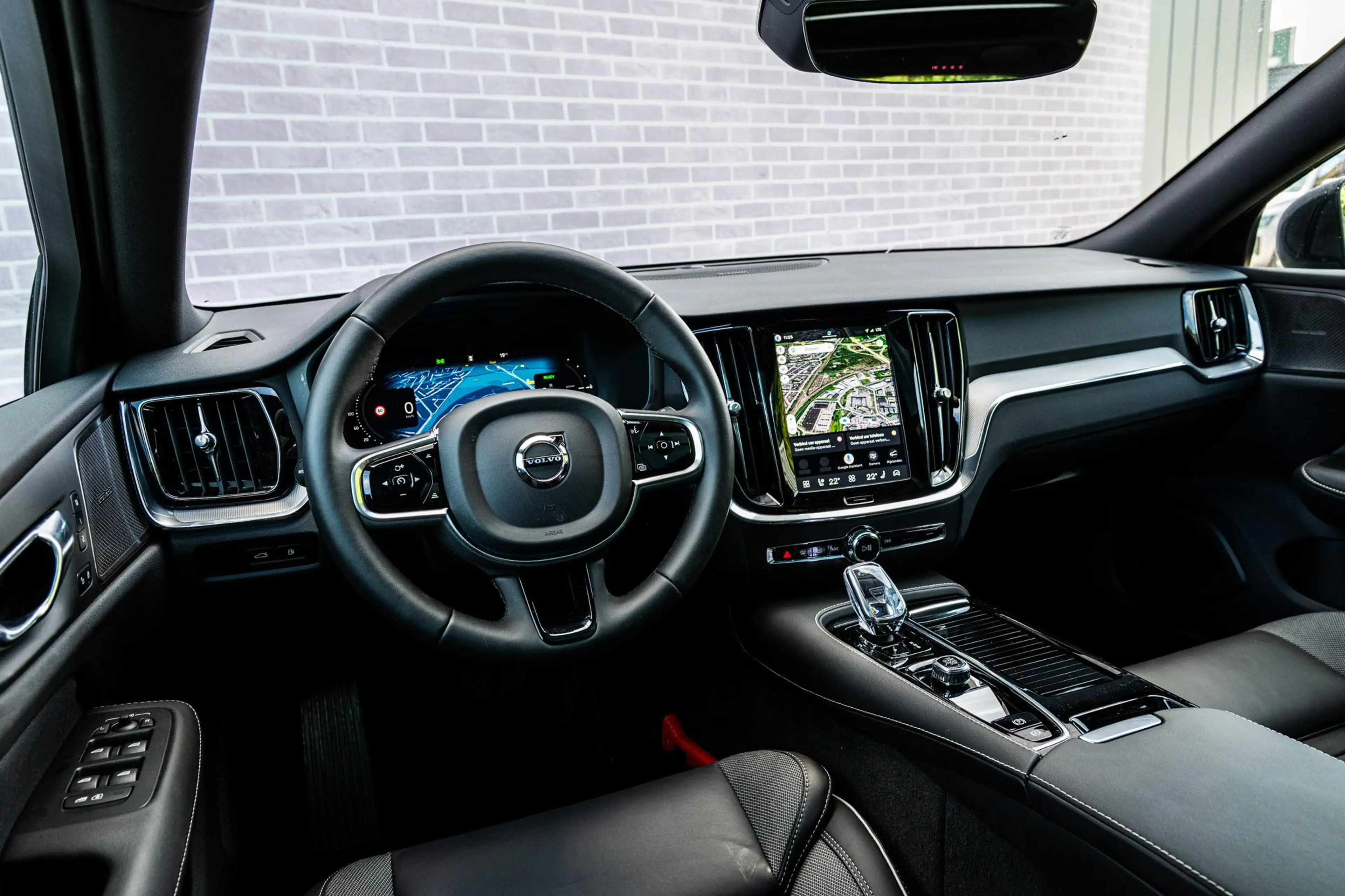 Volvo V60 2.0 T8 Plug-in Hybrid AWD Plus Dark | PHEV Long Ra — photo 11