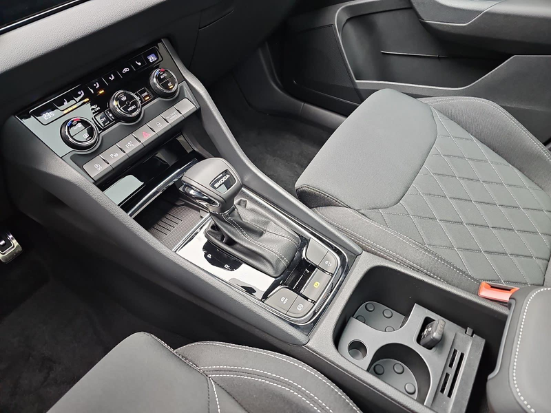 Skoda Karoq KAROQ 1.5 TSI DSG SPORTLINE NAVI LED-MATRIX PANO C — photo 13