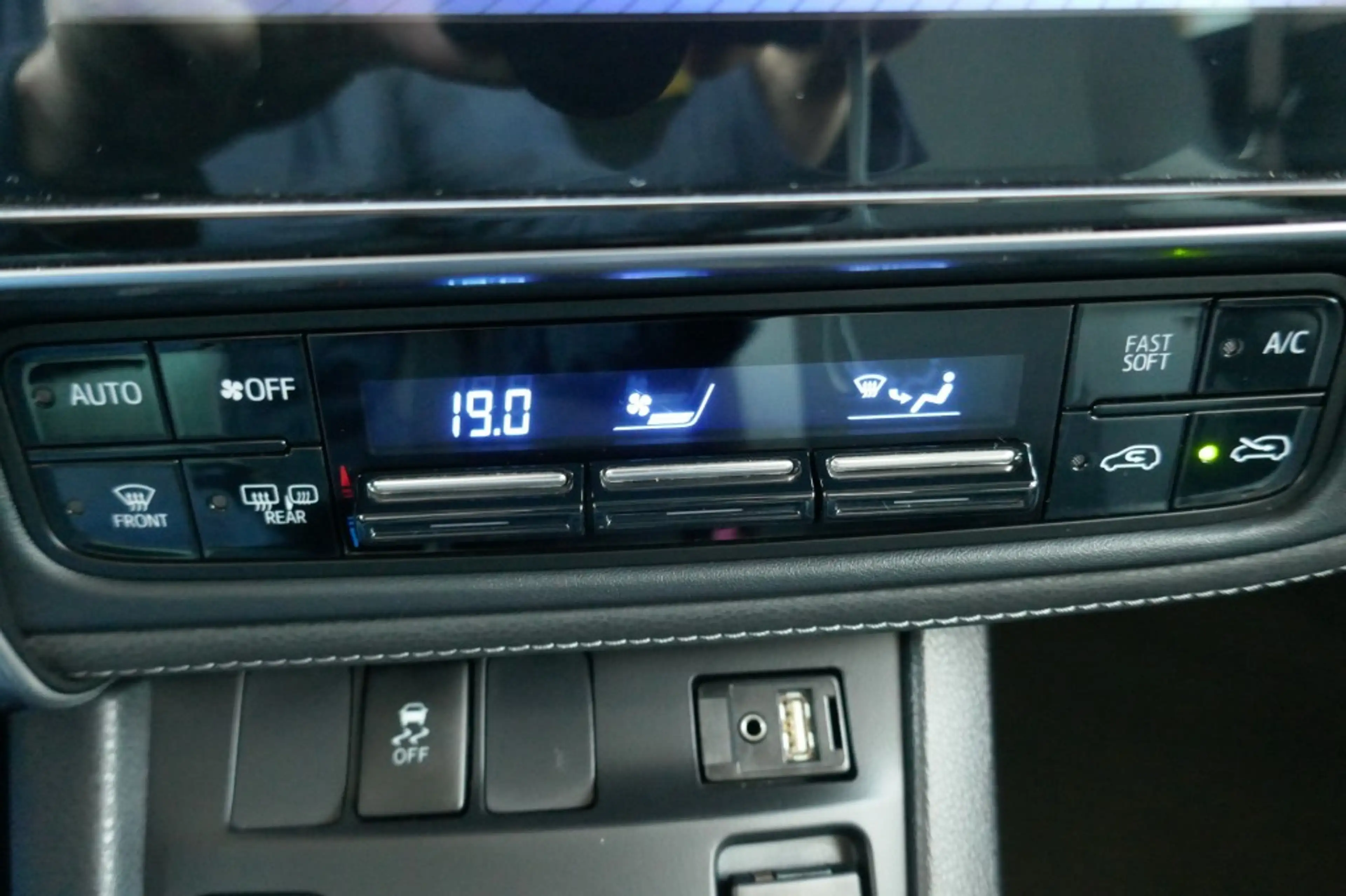 Toyota Auris 1.8 HYBRID DYNAMIC AUTOMAAT  CAMERA/PANORAMADAK/NA — photo 17