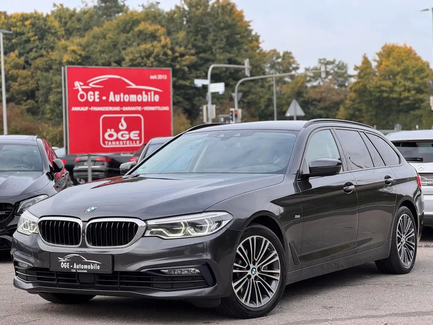 BMW 530 d xDrive Sport Line/ACC/360°/HuD/1.Hand/LED Grau - 1