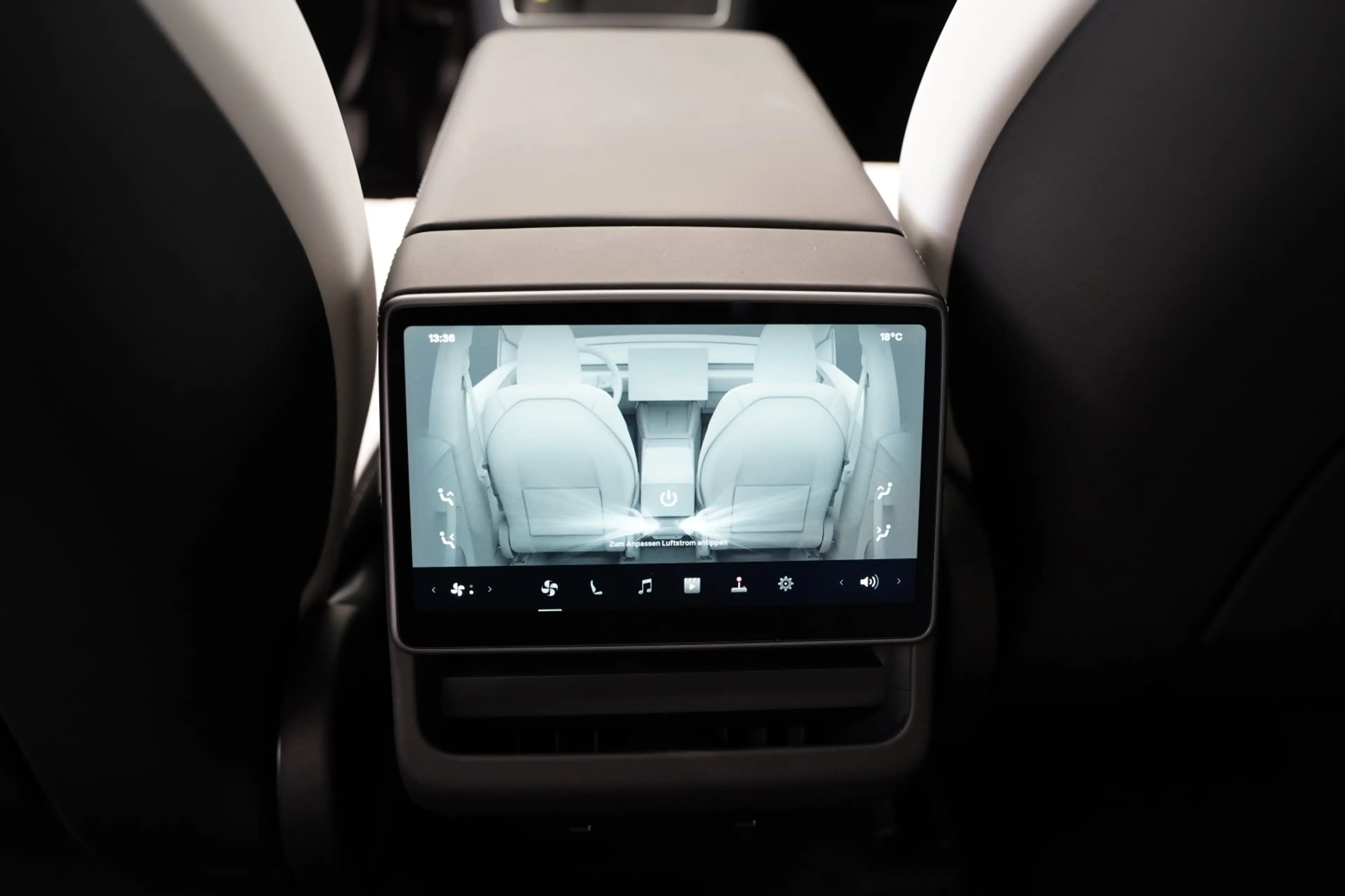 Tesla Model Y Hinterradantrieb Premium *innen weiß* — photo 14