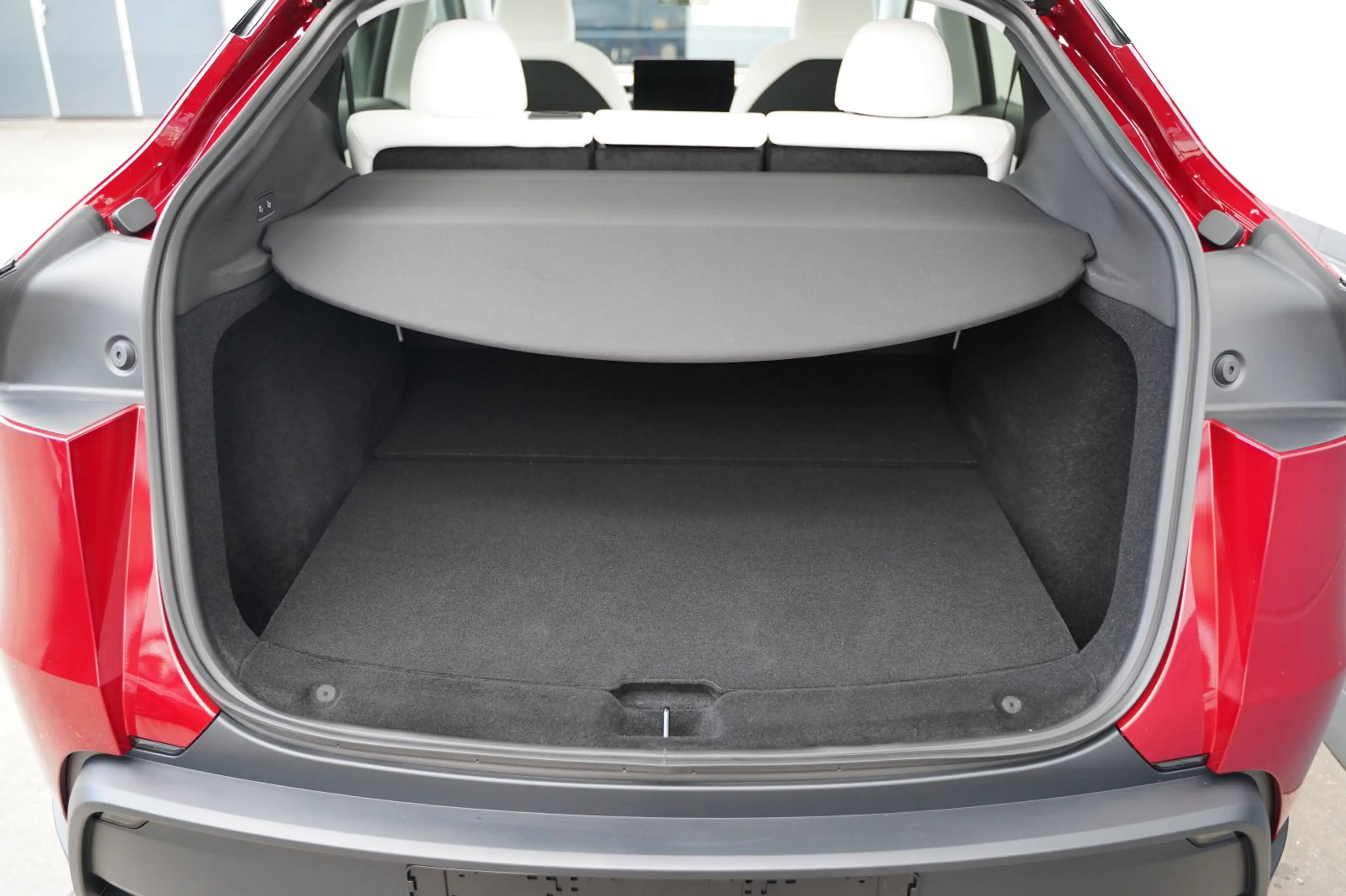 Tesla Model Y Hinterradantrieb Premium *innen weiß* — photo 8