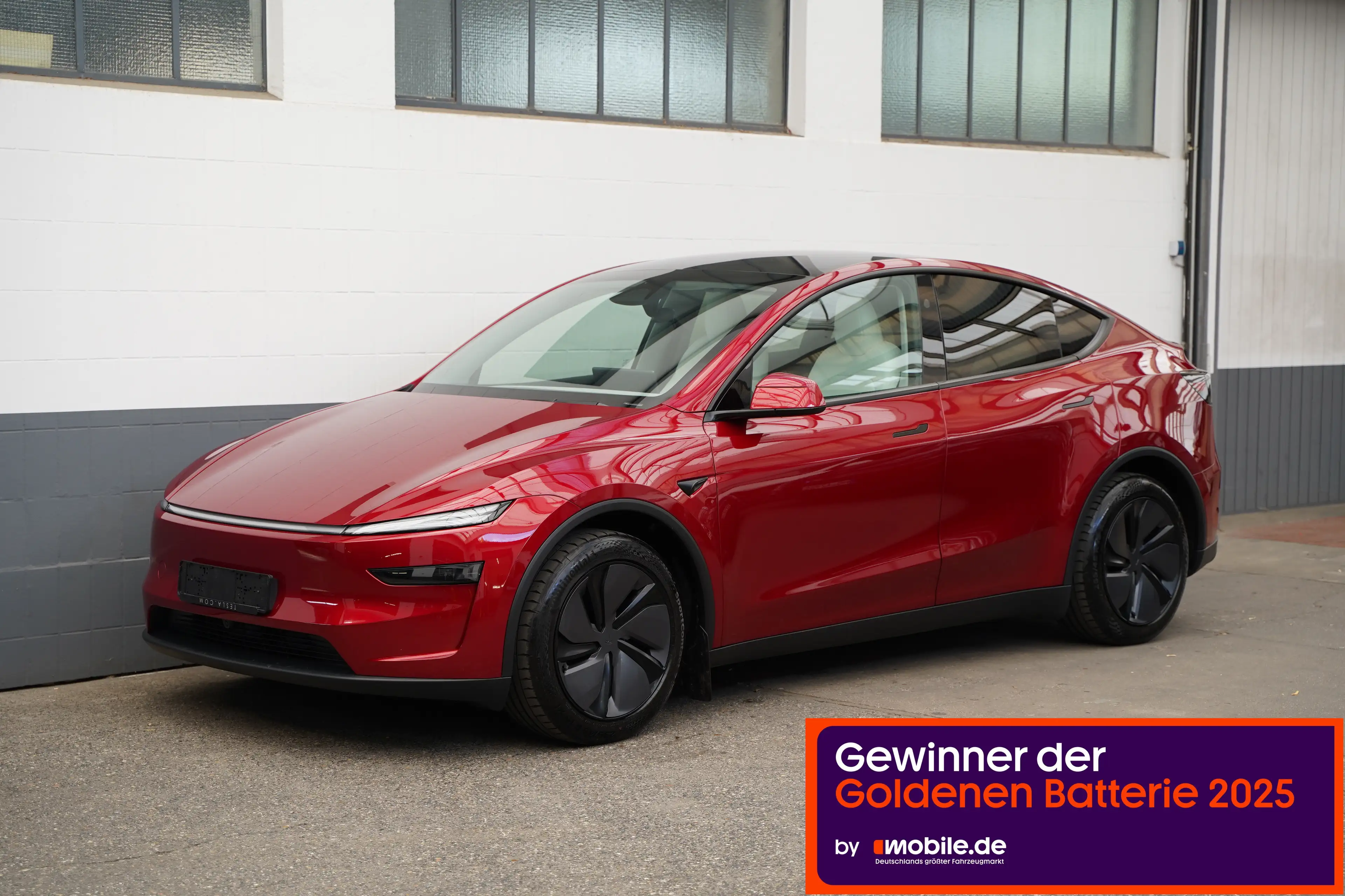 Tesla Model Y Hinterradantrieb Premium *innen weiß*