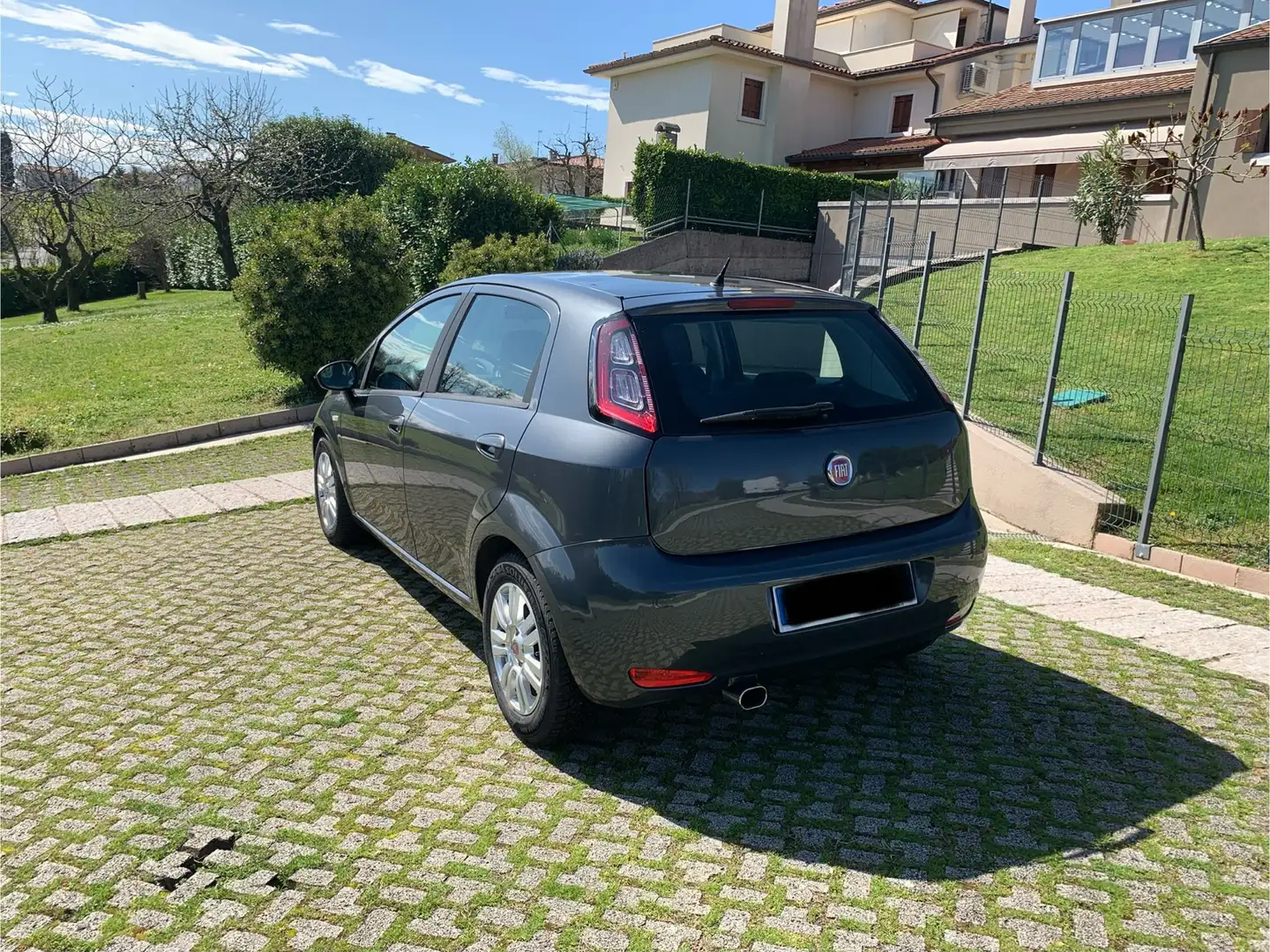 Fiat Grande Punto 5p 1.2 Actual s&s 69cv Gris - 2