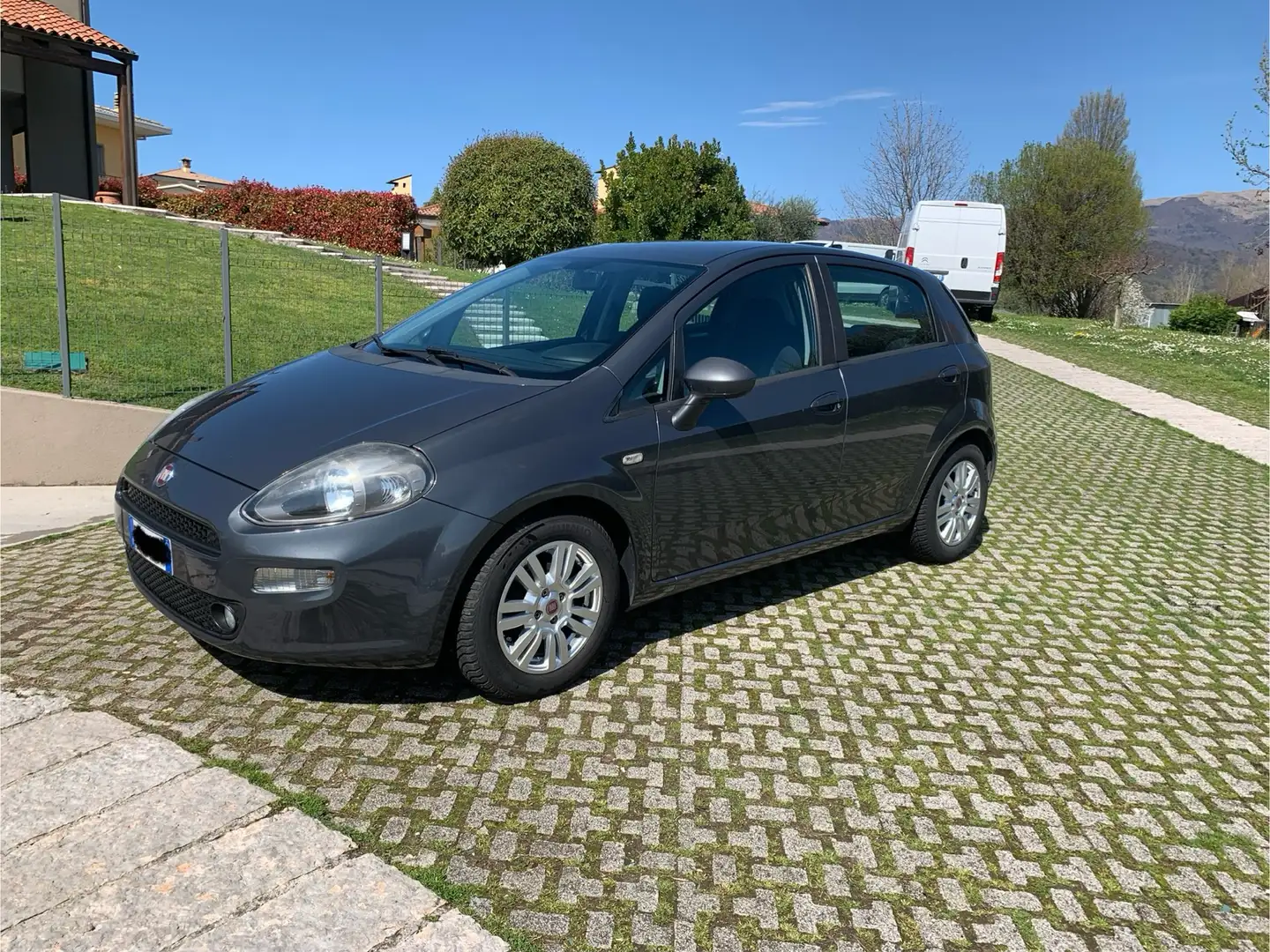 Fiat Grande Punto 5p 1.2 Actual s&s 69cv Gris - 1