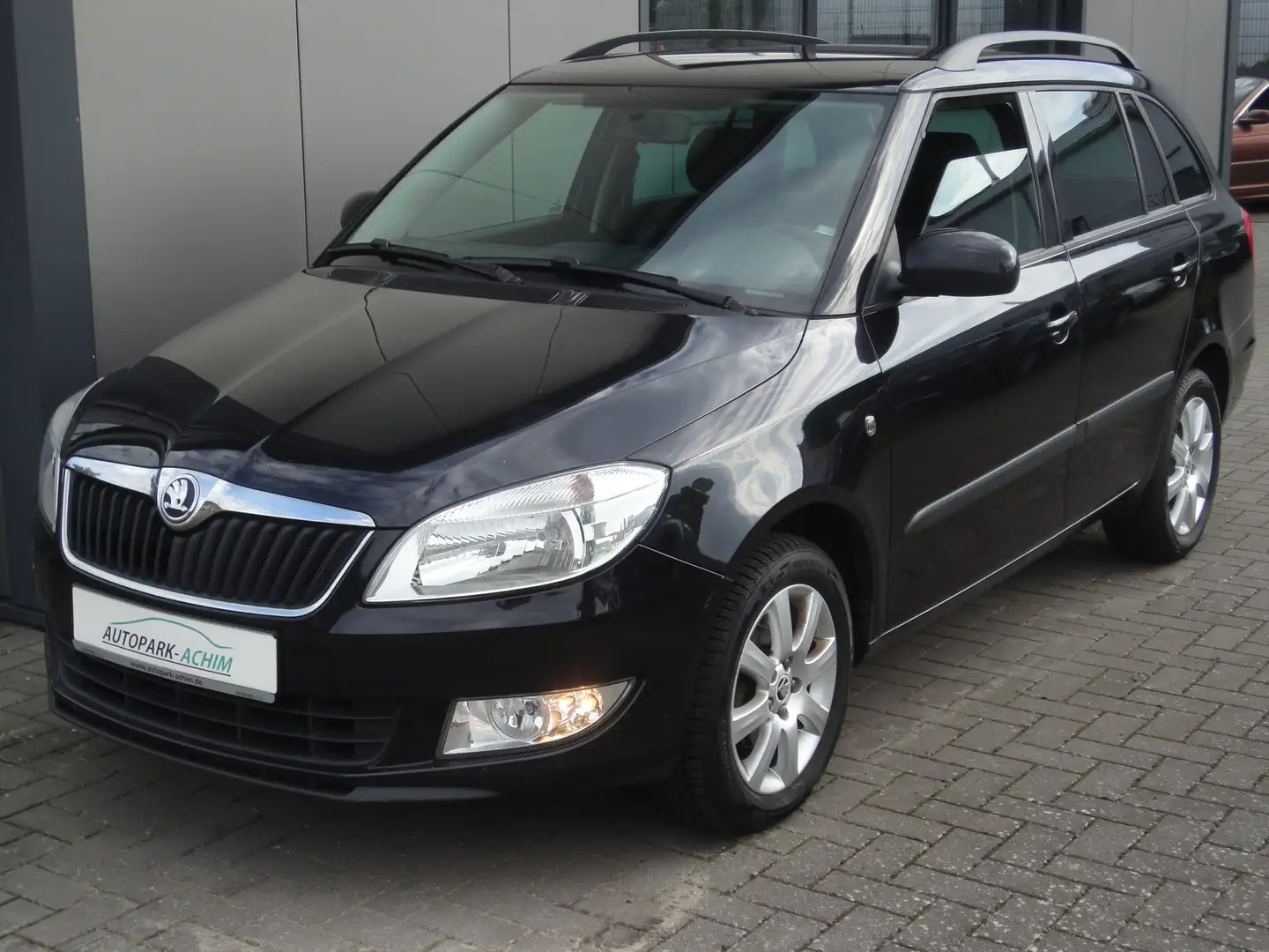 Skoda Fabia 1.4 MPI Combi FAMILY -TÜV NEU- Schwarz - 1