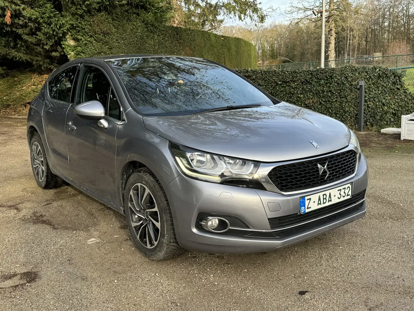 Citroen DS4 1.6 HDI 120ch Executive Gps Airco Ct ok carpas ! Gris - 1