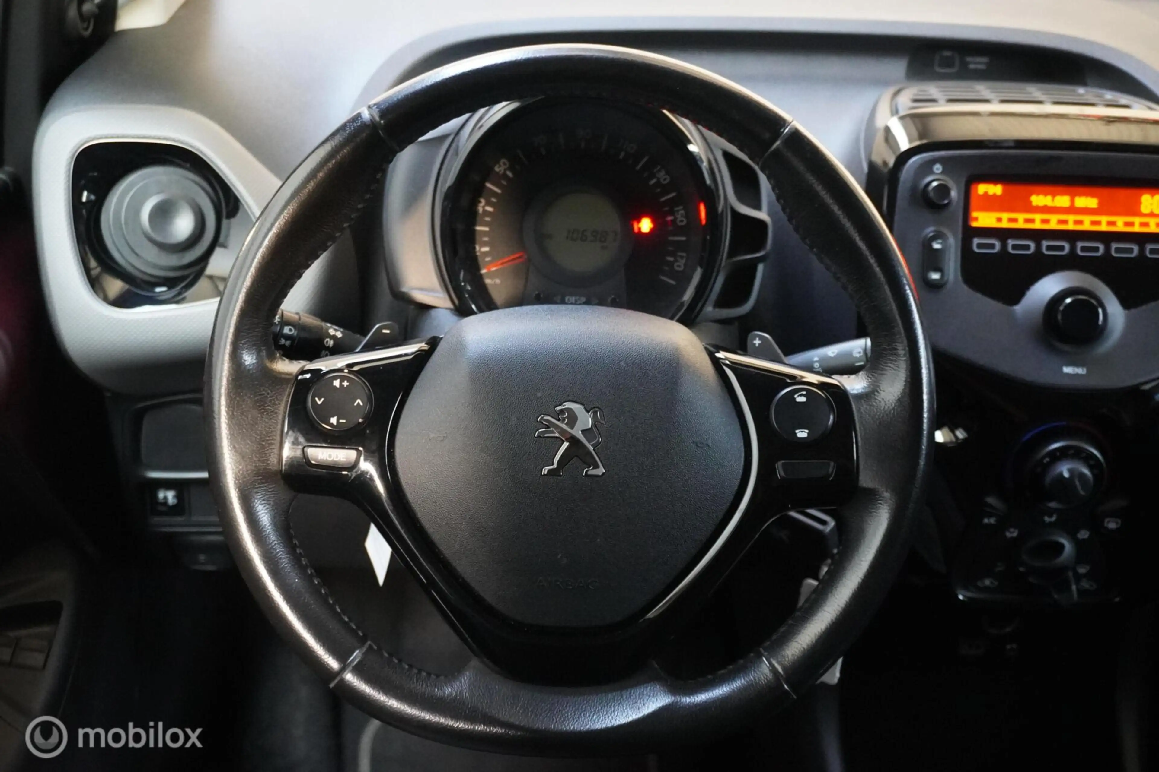 Peugeot 108 1.0 e-VTi Allure — photo 10